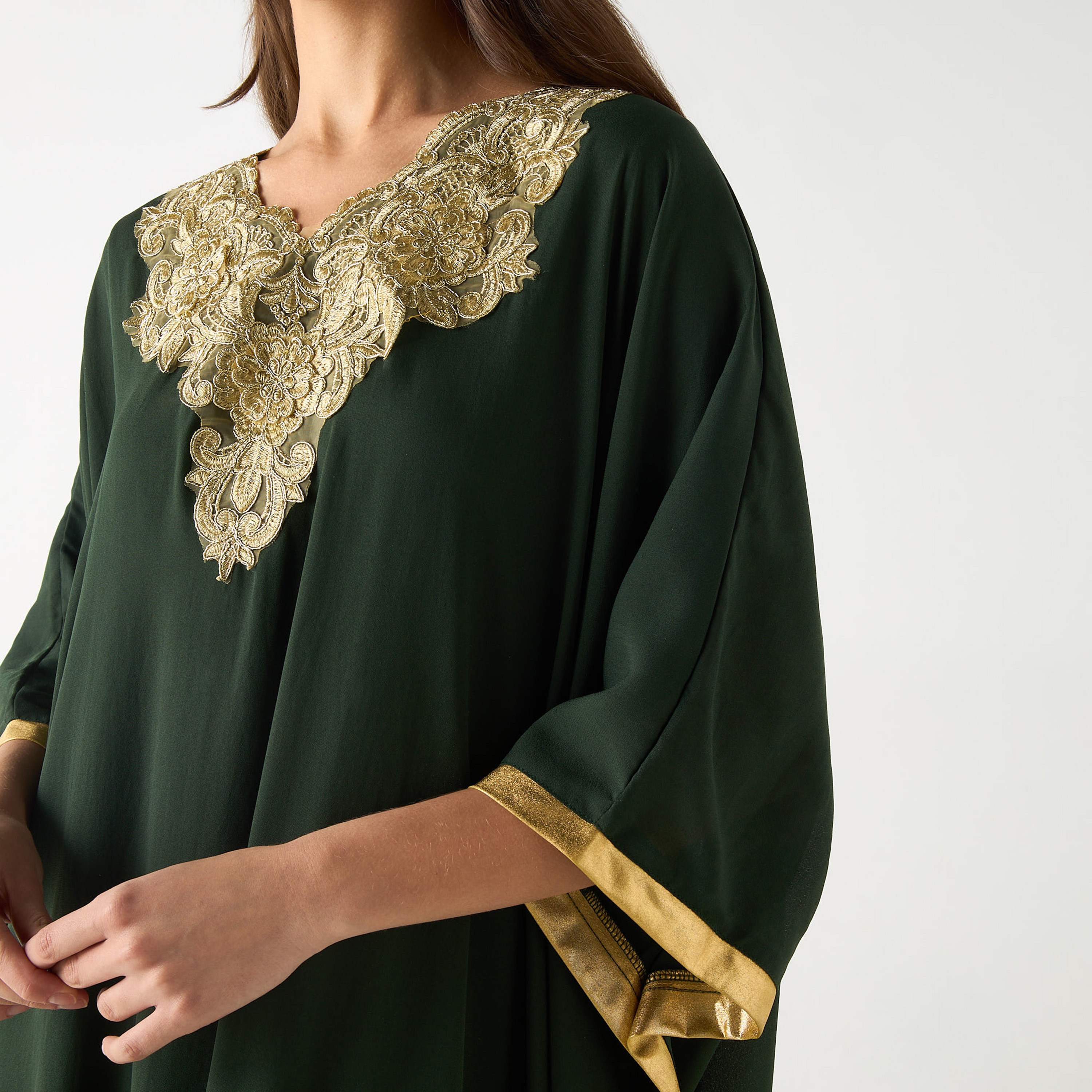 فستان قفطان ماكسي مطرز بياقة V من جولدن آبل-women-clothing-dresses-image-11