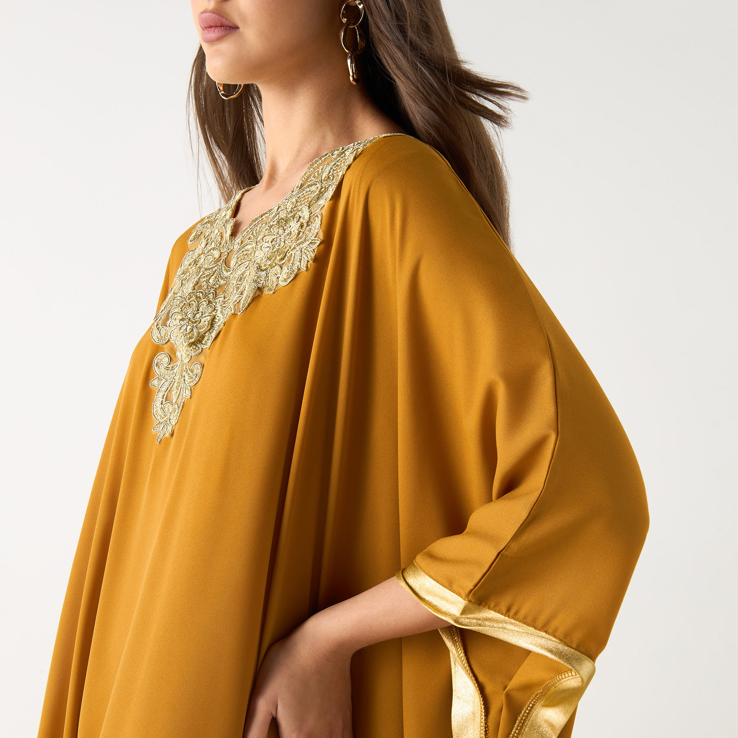 فستان قفطان ماكسي مطرز بياقة V من جولدن آبل-women-clothing-dresses-image-5