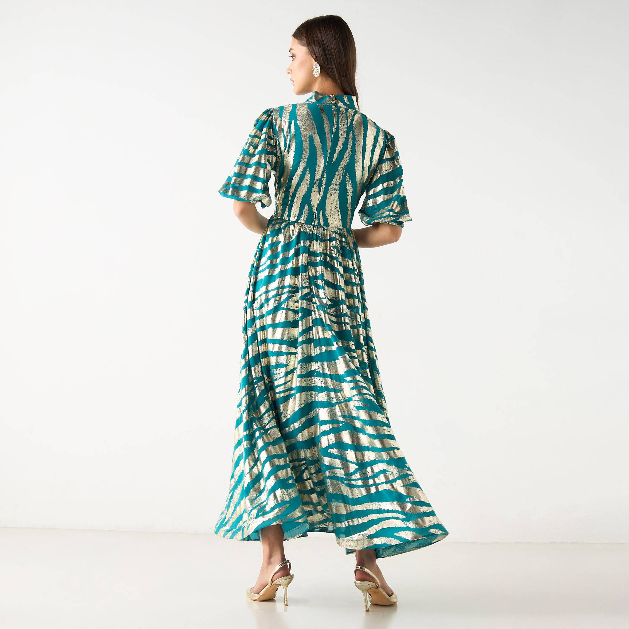 فستان ماكسي بطبعات ميتاليك وأكمام منفوخة من جولدن أبل-women-clothing-dresses-image-3