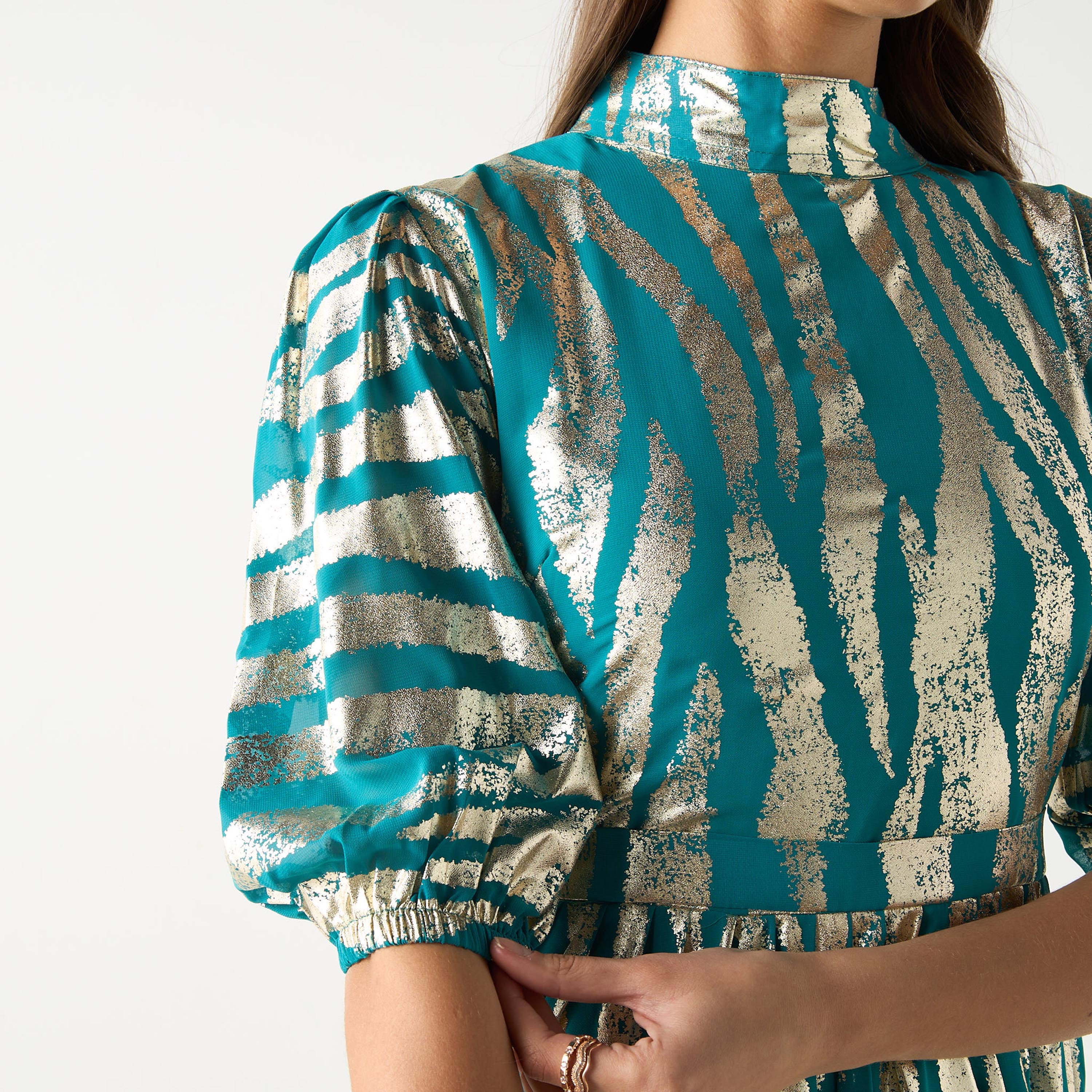 فستان ماكسي بطبعات ميتاليك وأكمام منفوخة من جولدن أبل-women-clothing-dresses-image-5