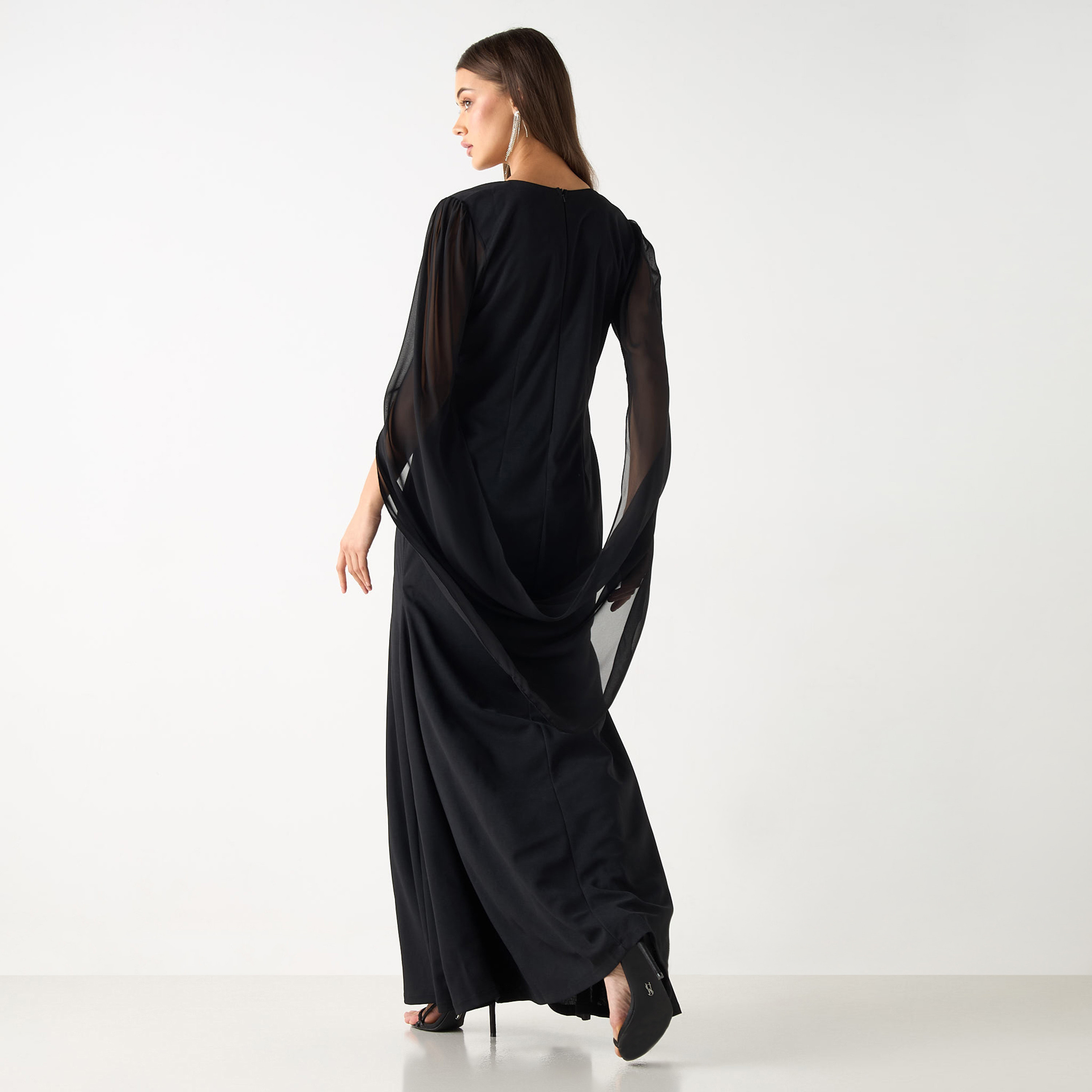 فستان طويل سادة بأكمام طويلة بفتحة وياقة شكل حرف v من جولدن أبل-women-clothing-dresses-image-9