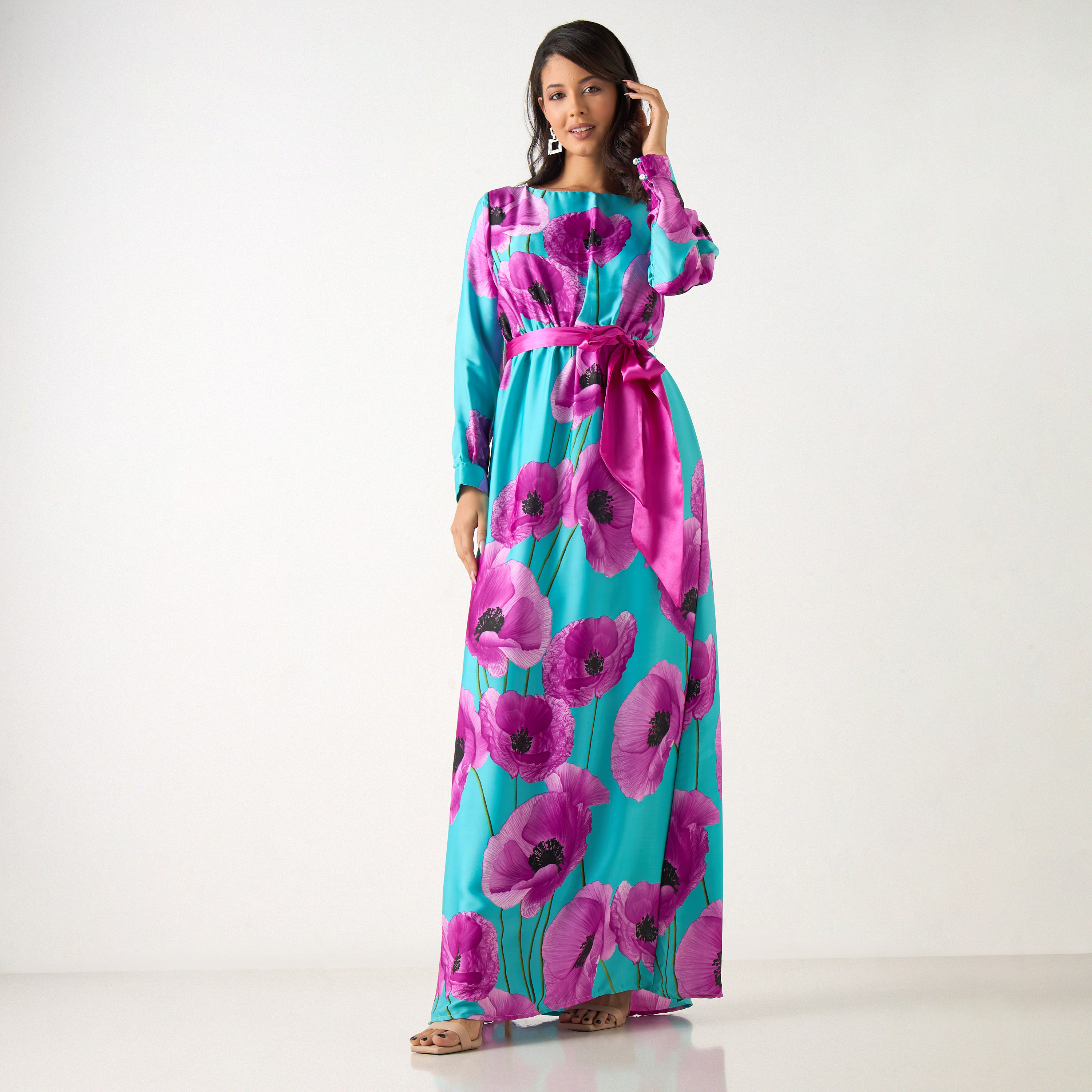 فستان طويل بأكمام طويلة وطبعات أزهار وحزام ربط من جولدن آبل-women-clothing-dresses-image-1