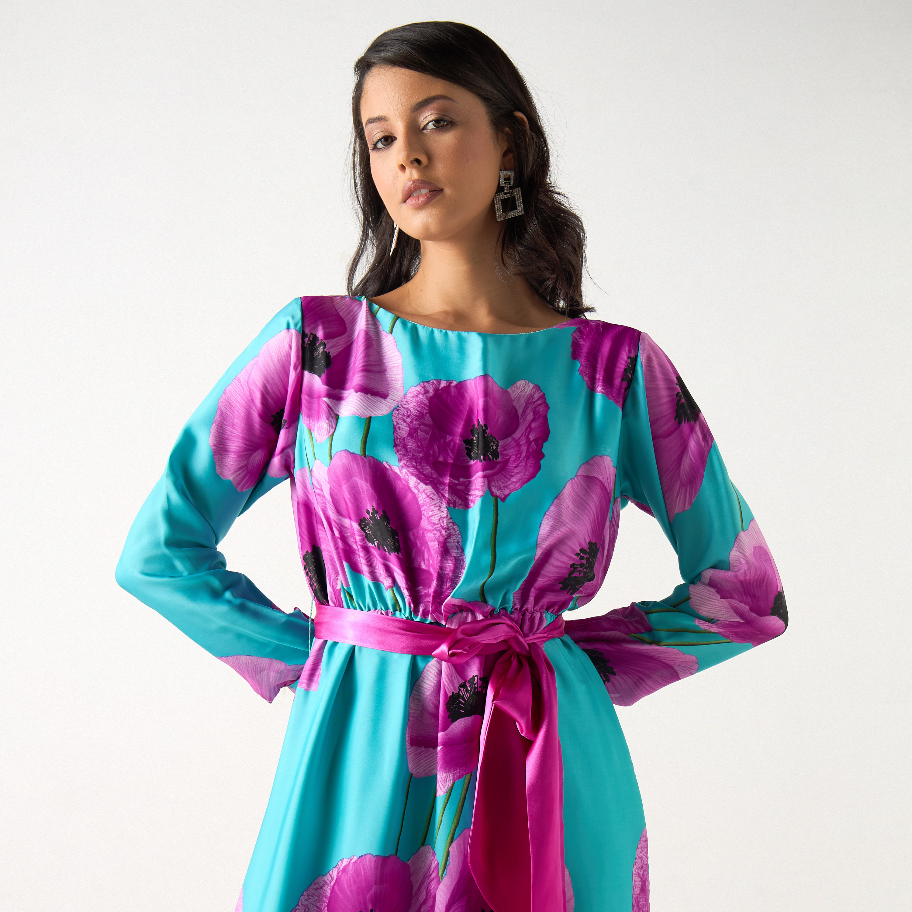 فستان طويل بأكمام طويلة وطبعات أزهار وحزام ربط من جولدن آبل-women-clothing-dresses-image-3
