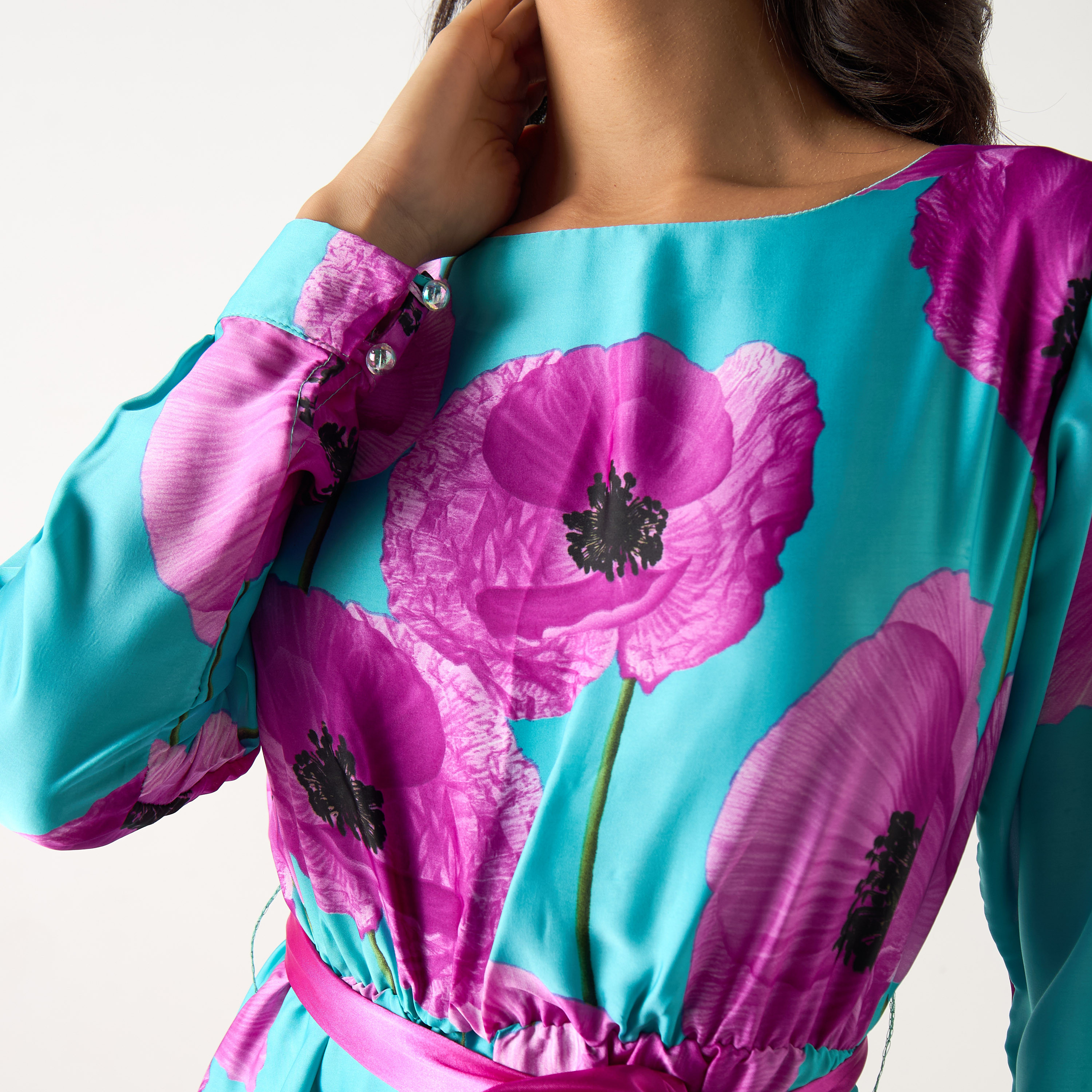 فستان طويل بأكمام طويلة وطبعات أزهار وحزام ربط من جولدن آبل-women-clothing-dresses-image-5