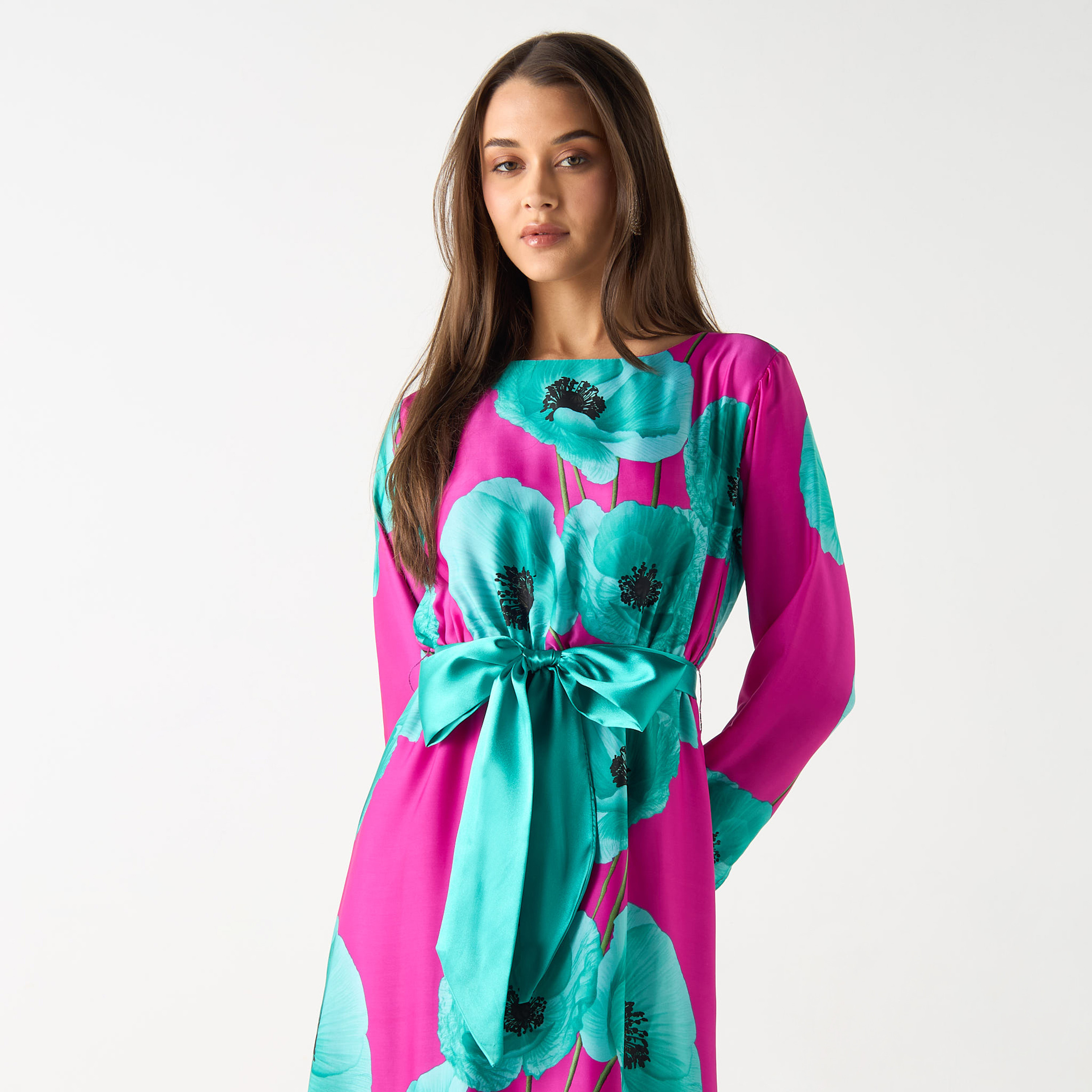 فستان طويل بأكمام طويلة وطبعات أزهار وحزام ربط من جولدن آبل-women-clothing-dresses-image-10