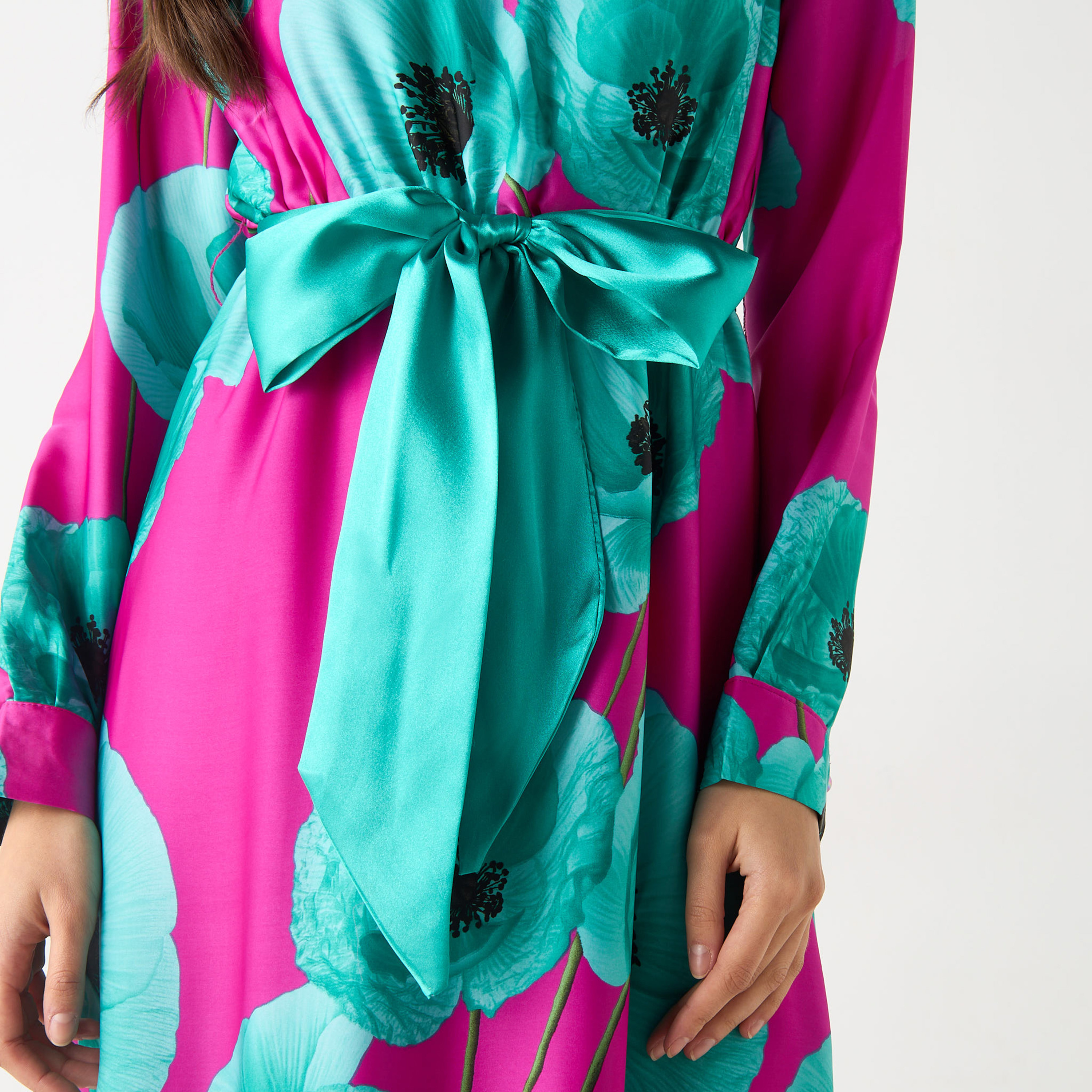 فستان طويل بأكمام طويلة وطبعات أزهار وحزام ربط من جولدن آبل-women-clothing-dresses-image-11