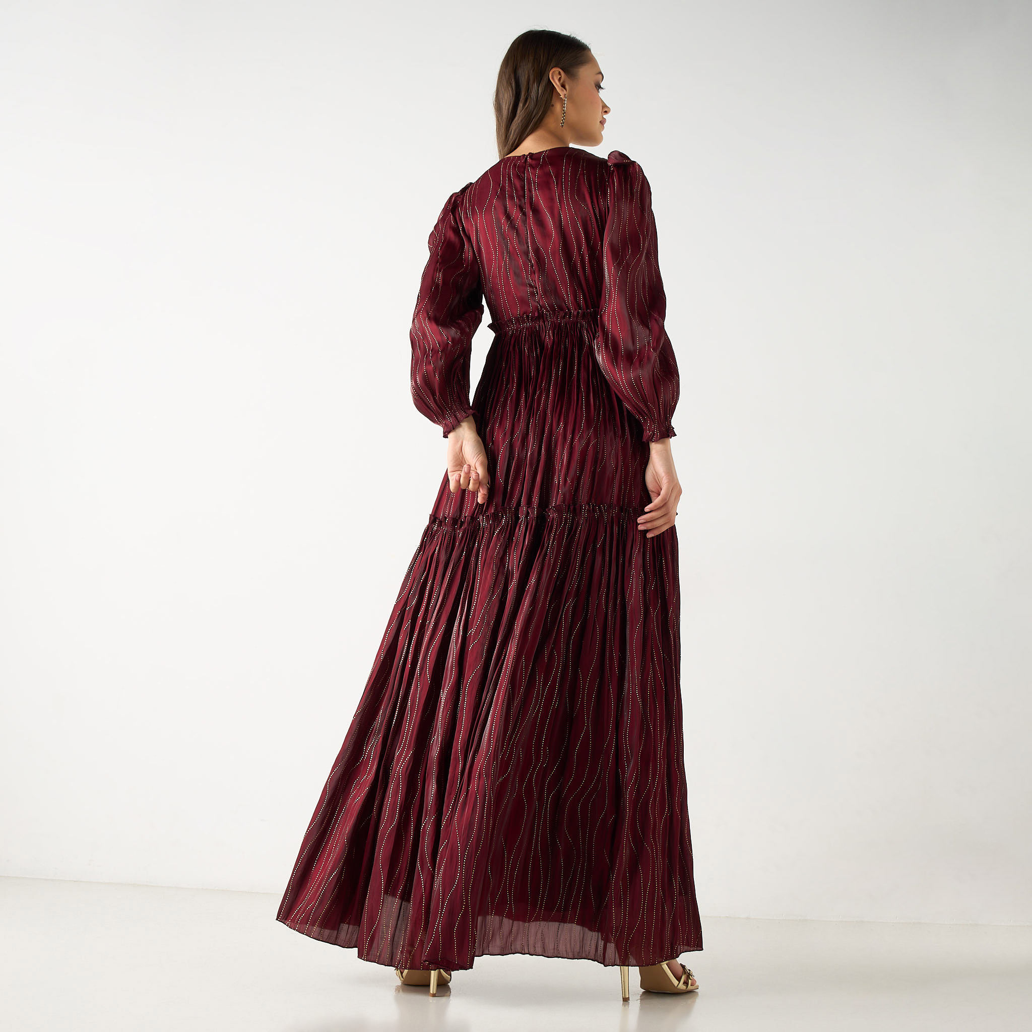 فستان طويل مزيّن بياقة V وأكمام طويلة من جولدن أبل-women-clothing-dresses-image-3