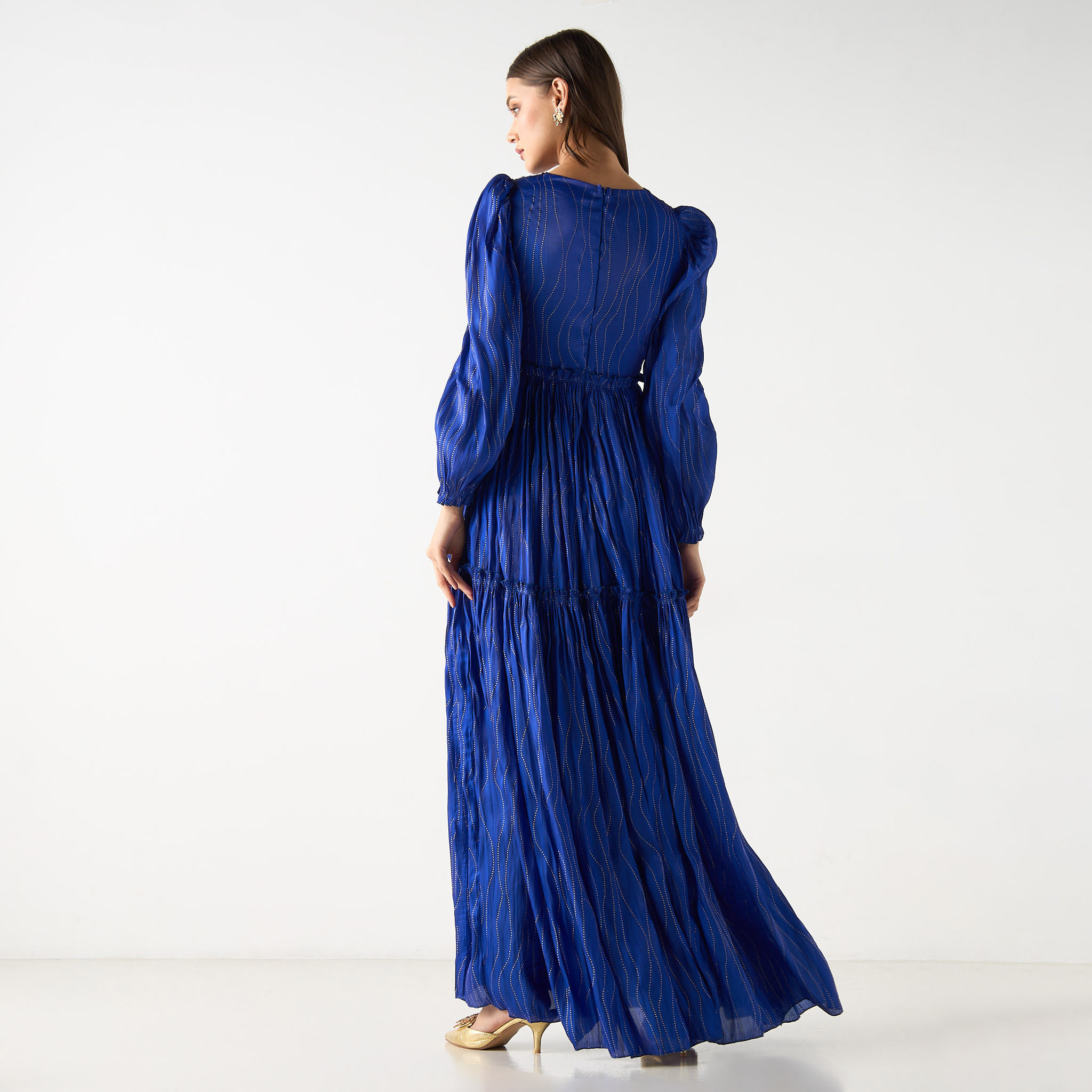 فستان طويل مزيّن بياقة V وأكمام طويلة من جولدن أبل-women-clothing-dresses-image-9