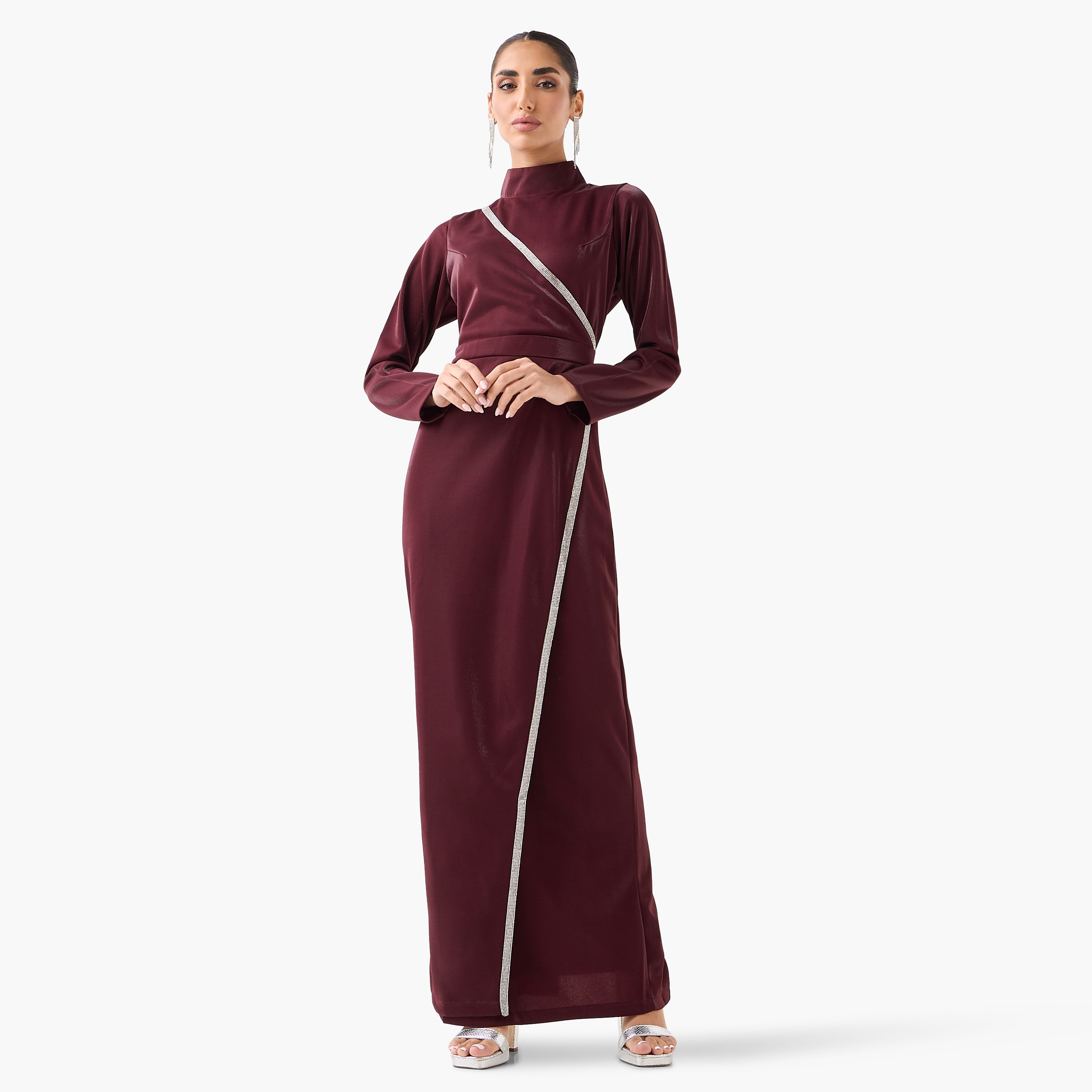 فستان سهرة ماكسي قصة "شيث" بياقة عالية مزينة بالتطريز لون مارون من غولدن أبل-women-clothing-dresses-image-1