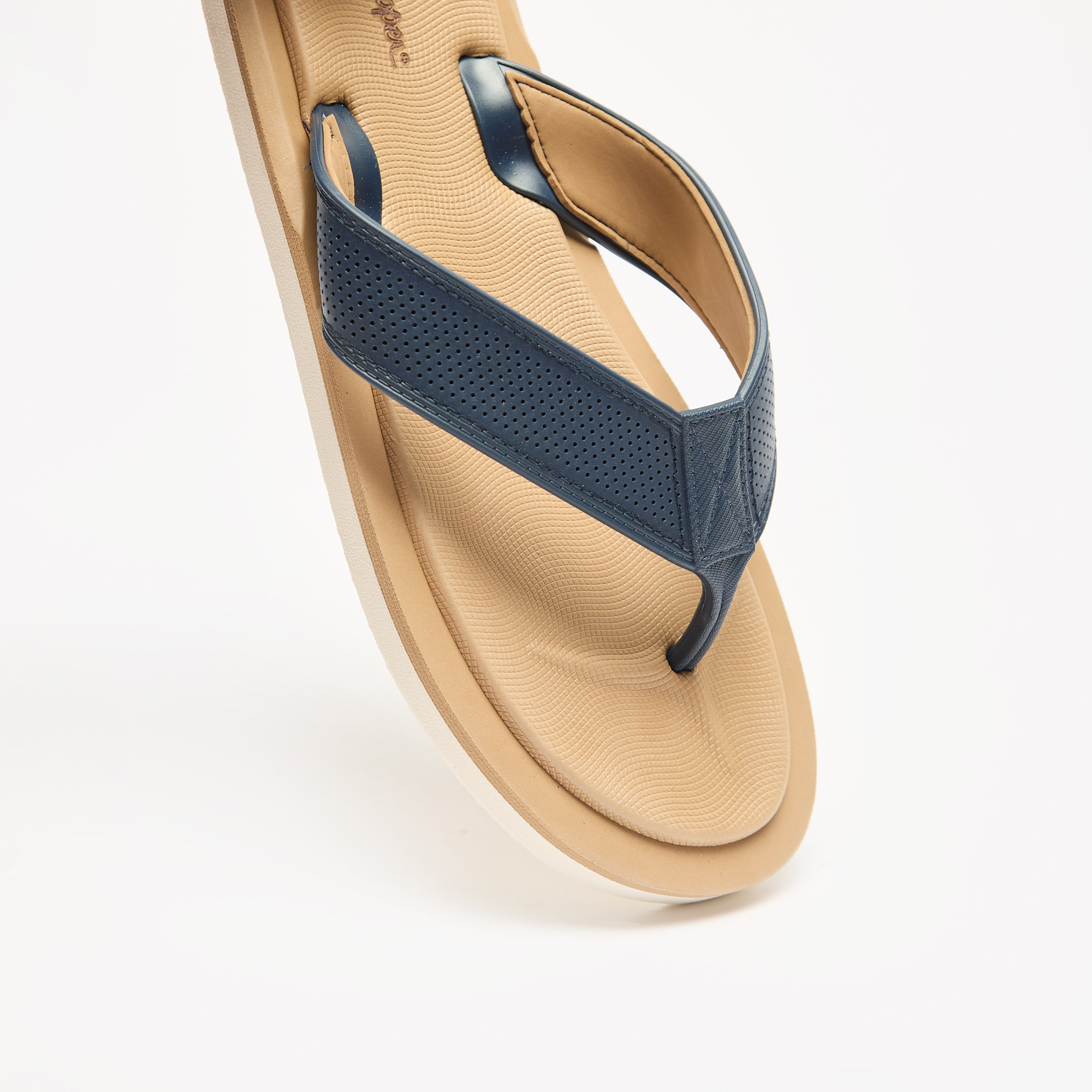 شبشب فليب فلوب بزينة شعار للرجال من لي كوبر-men-shoes-flipflopsandslides-image-4