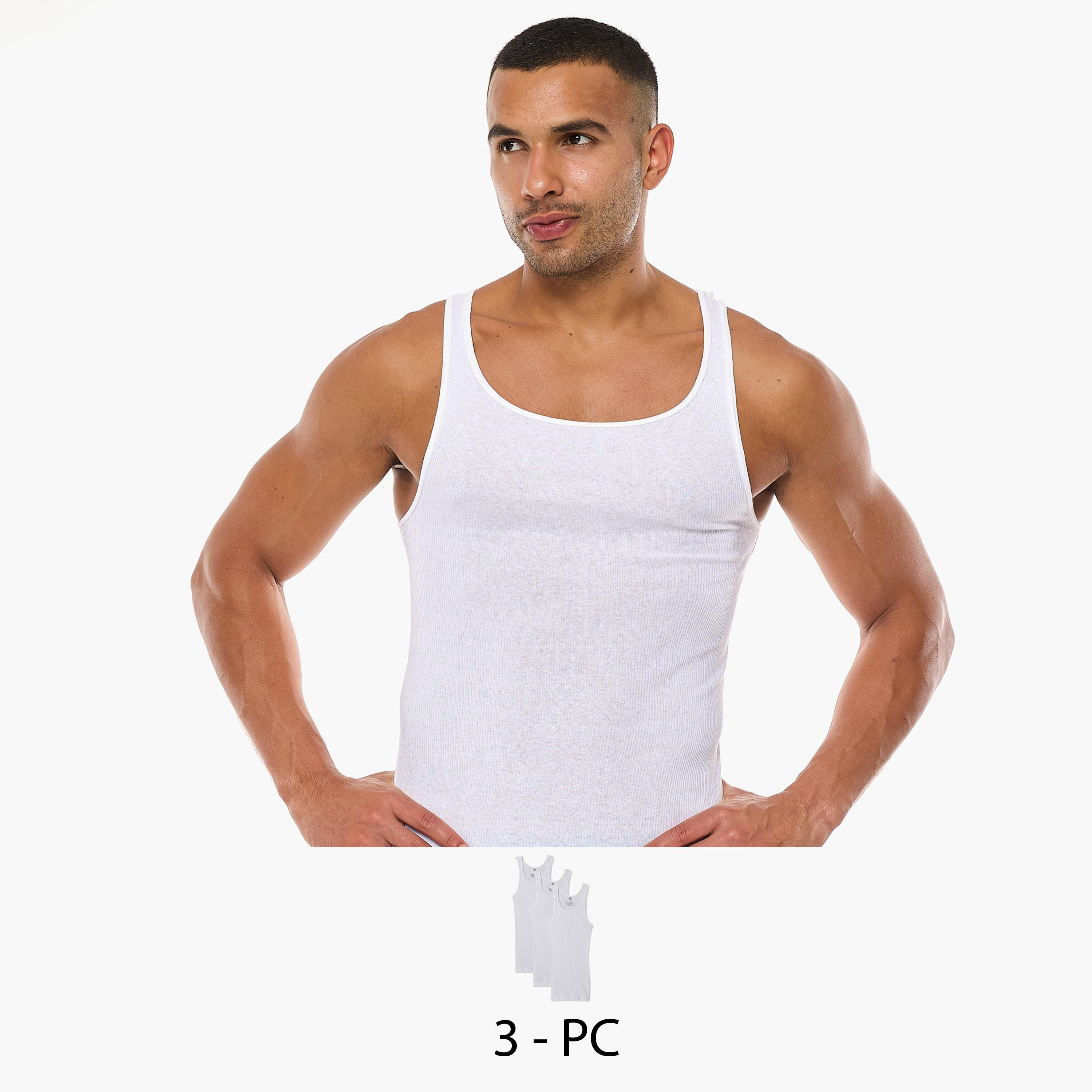 3 قطع من سترات بدون اكمام للرجال من هنس-men-clothing-innerwear-vests-image-1