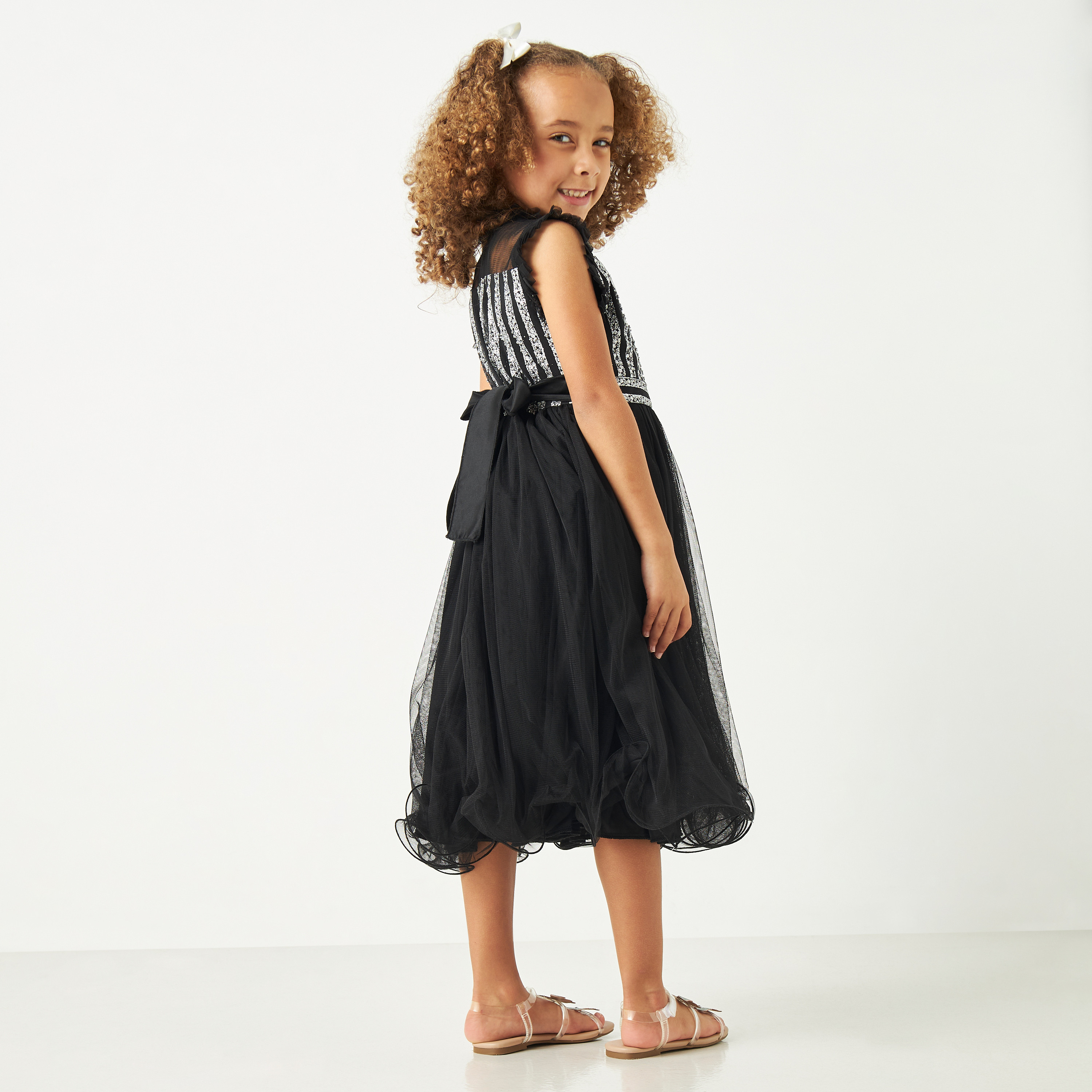 فستان مزين دون أكمام بياقة كشكش من ليتل جولدن أبل-girls-clothing-dressesandjumpsuits-image-7