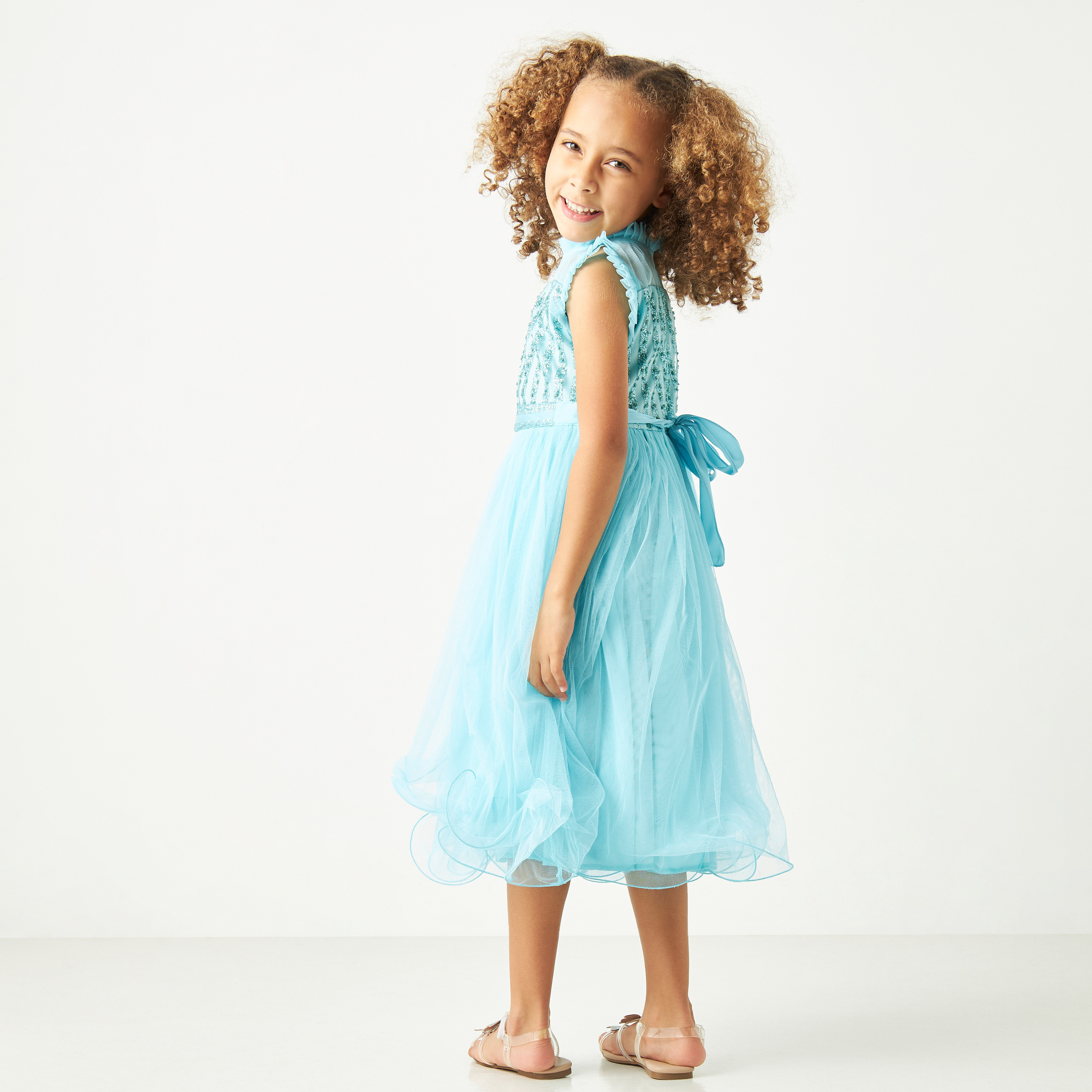فستان مزين دون أكمام بياقة كشكش من ليتل جولدن أبل-girls-clothing-dressesandjumpsuits-image-3