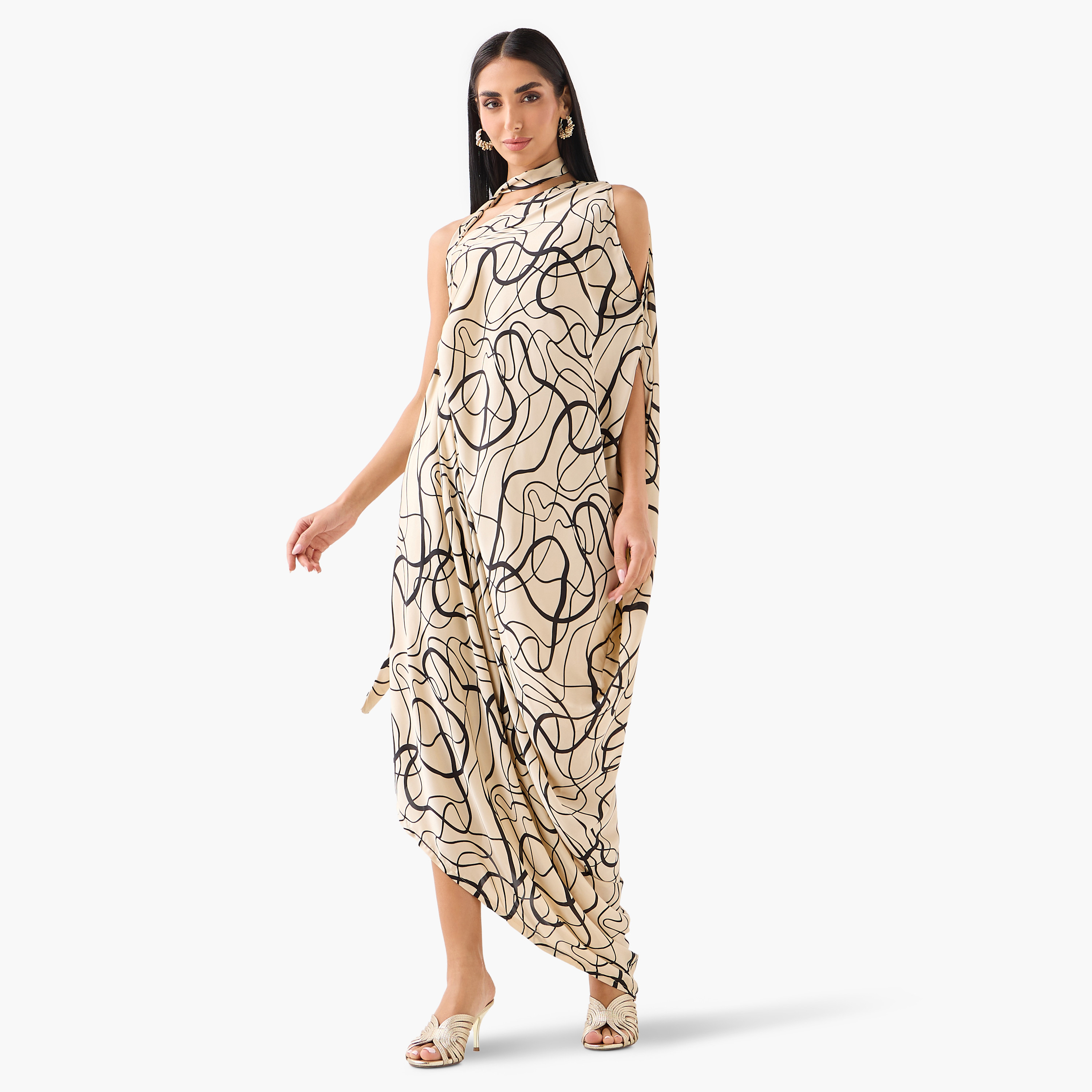 قفطان ماكسي بياقة غير متماثلة وتصميم "كولد شولدر" وطبعة تجريدية لون بيج من غولدن أبل-women-clothing-dresses-image-3