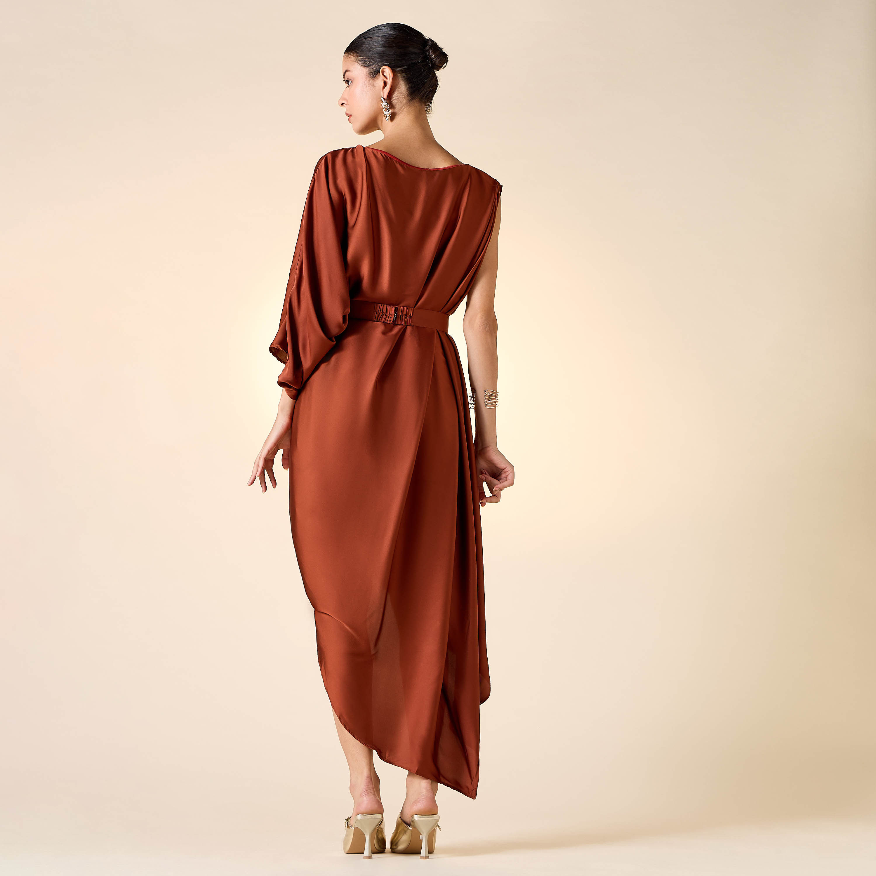 فستان بتفاصيل منسدلة وحزام من جولدن آبل-women-clothing-dresses-image-3