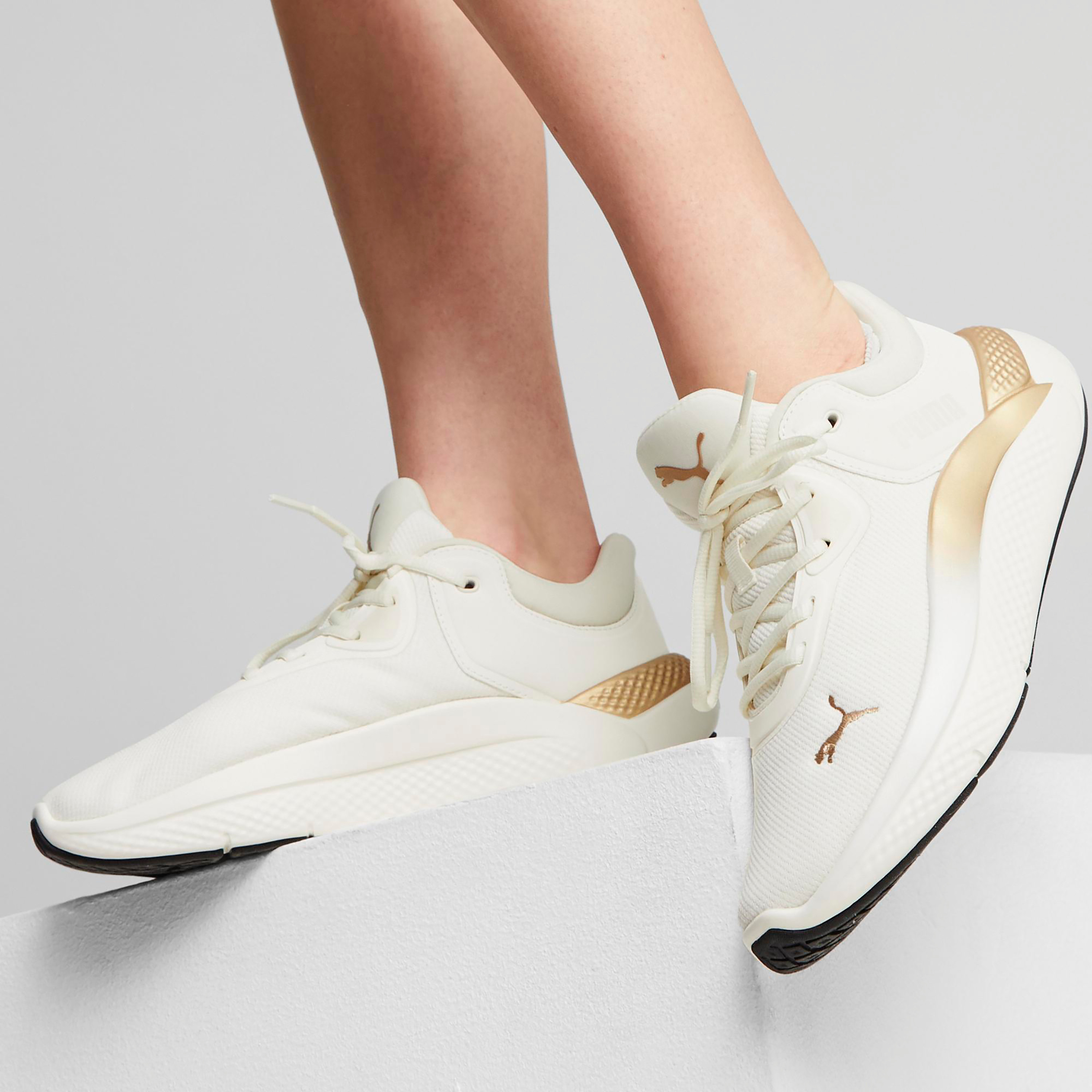 حذاء الركض سوفت رايد برو مالتين ماتيل للنساء من بوما | 378852-sports-women-shoes-image-7