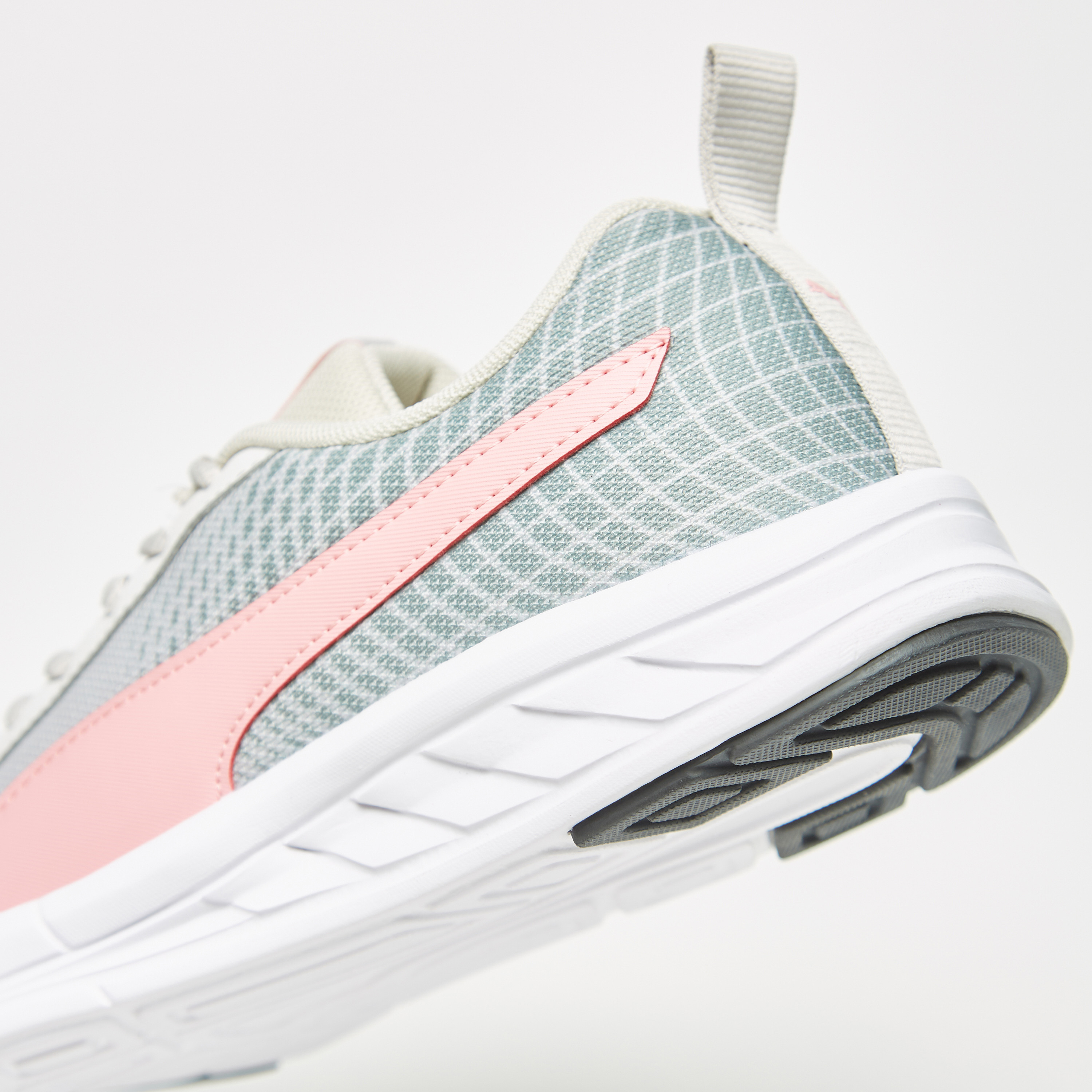 حذاء جري سوبرنال V3 للنساء من بوما - 379026-sports-women-shoes-image-8