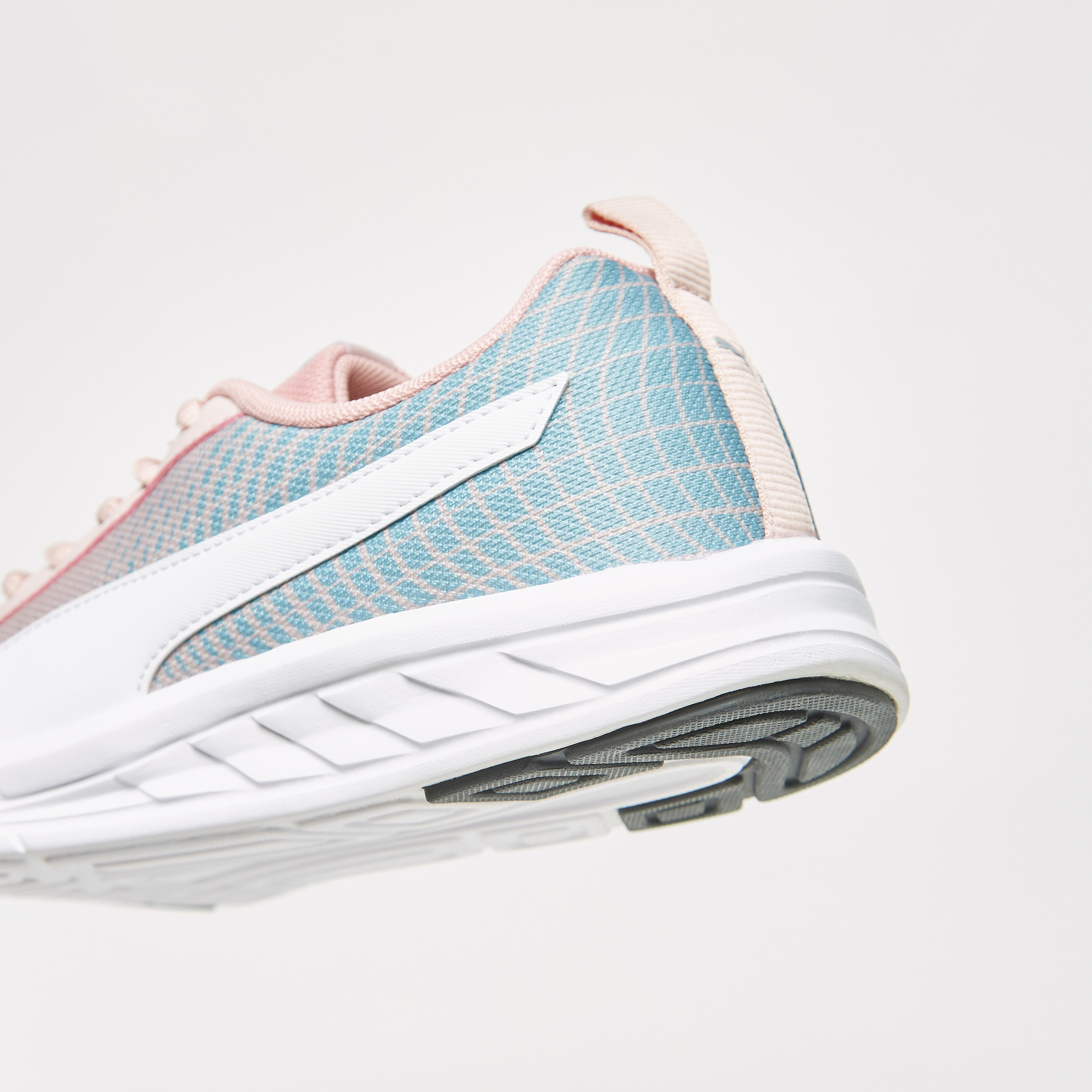 حذاء جري سوبرنال V3 للنساء من بوما - 379026-sports-women-shoes-image-16