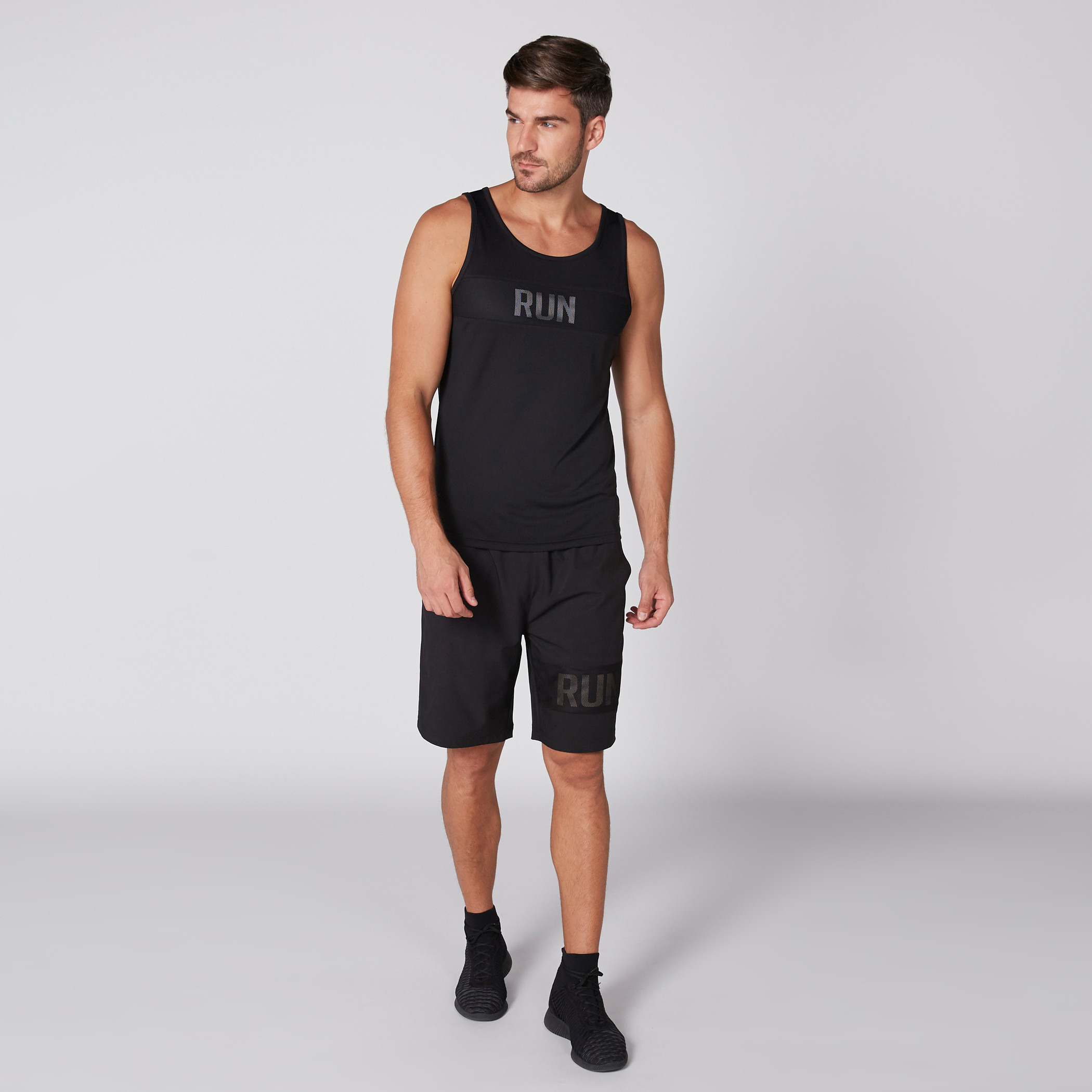 فيست بياقة عميقة وطبعات-men-clothing-sportswearandactivewear-tshirtsandpolos-image-3