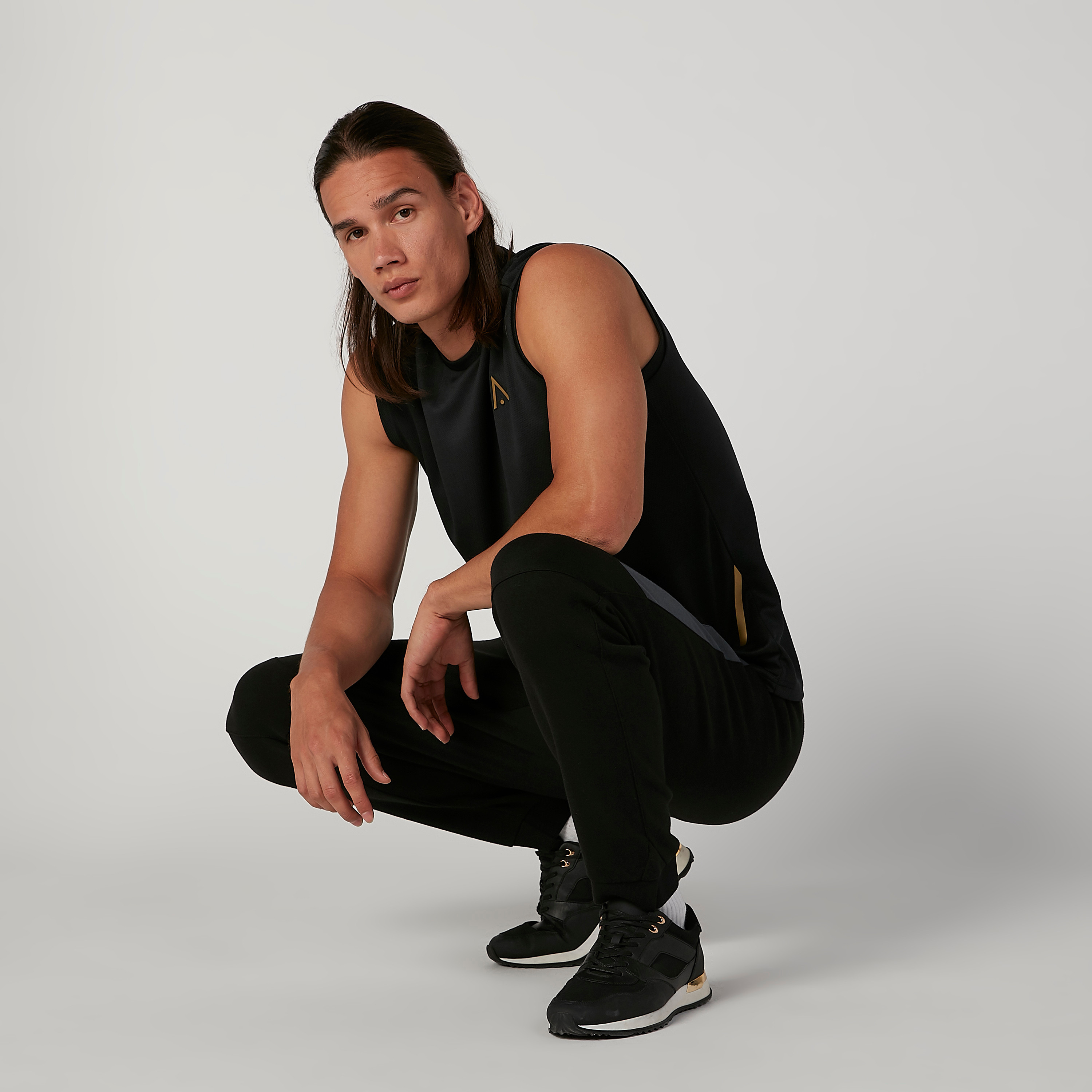 بنطلون رياضي بخصر مطّاطي وجيوب بسحّاب-men-clothing-bottoms-joggers-image-2