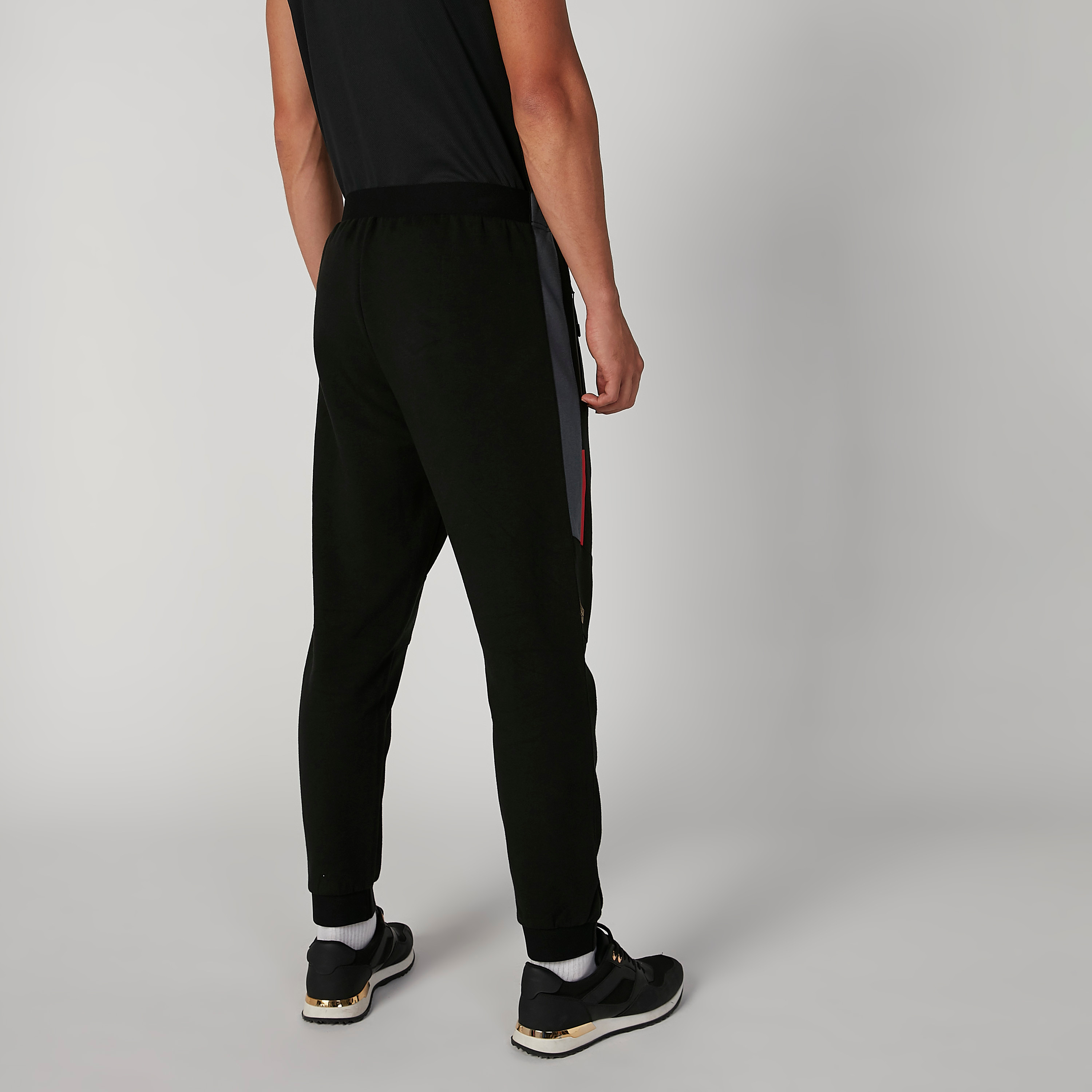 بنطلون رياضي بخصر مطّاطي وجيوب بسحّاب-men-clothing-bottoms-joggers-image-3