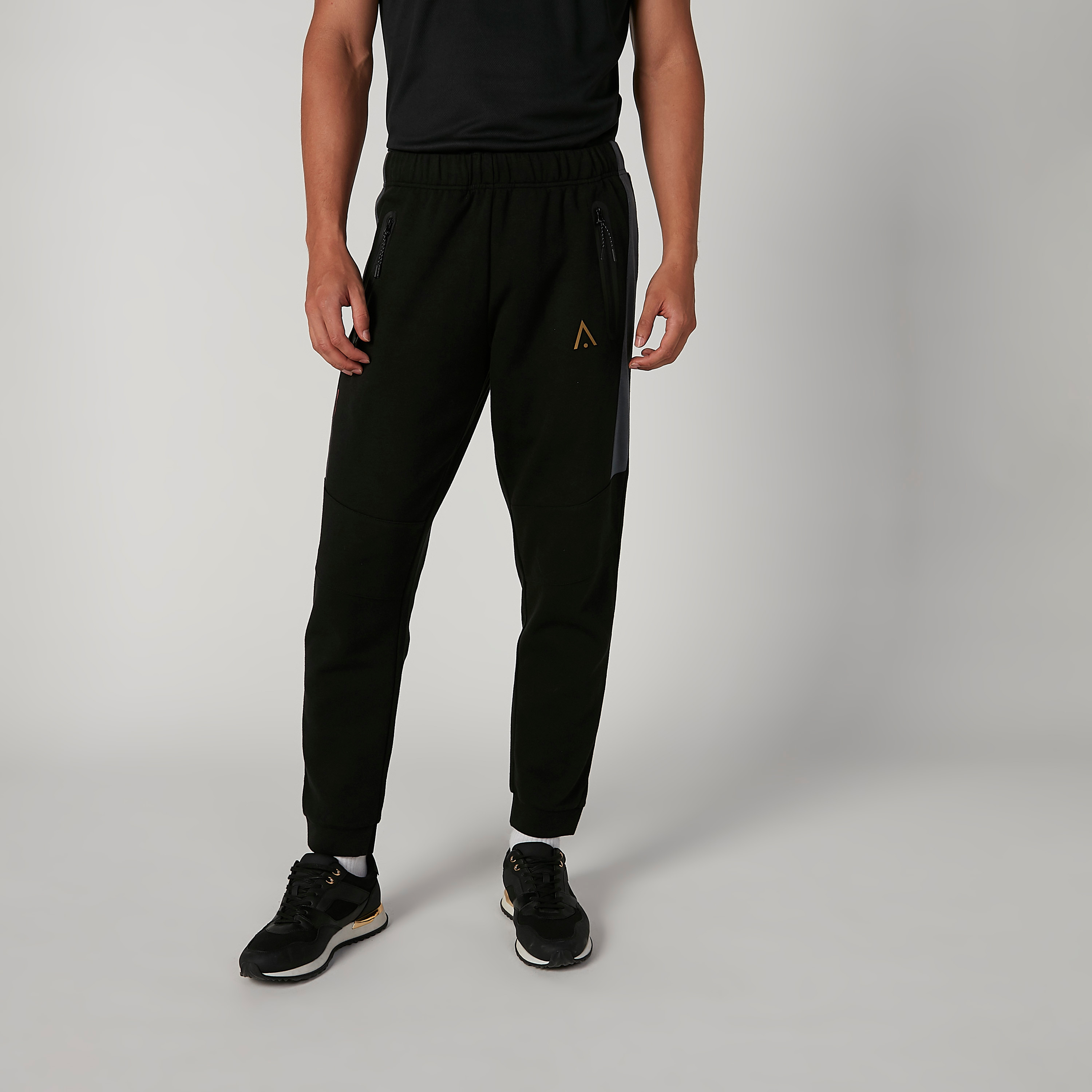 بنطلون رياضي بخصر مطّاطي وجيوب بسحّاب-men-clothing-bottoms-joggers-image-4