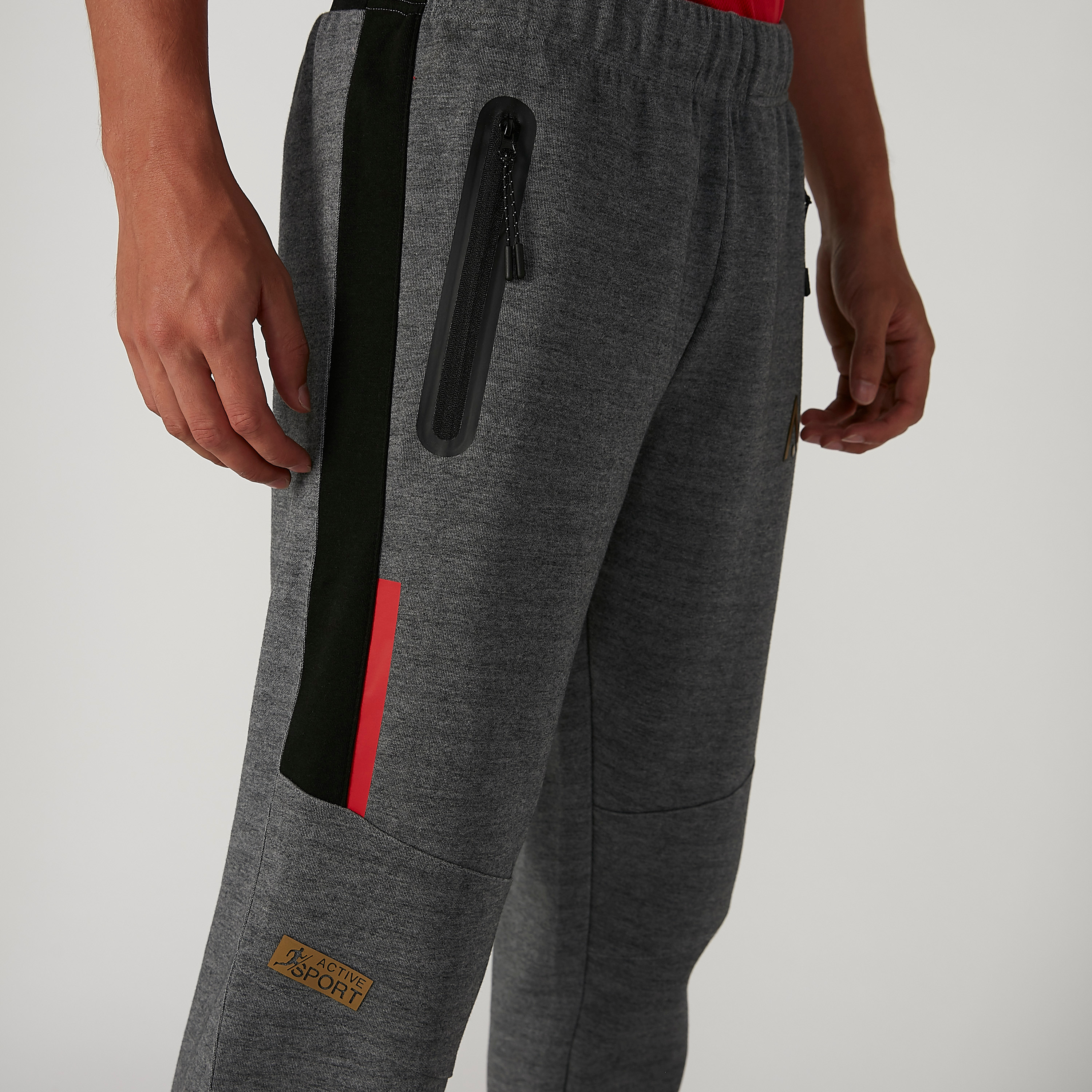 بنطلون رياضي بخصر مطّاطي وجيوب بسحّاب-men-clothing-bottoms-joggers-image-11