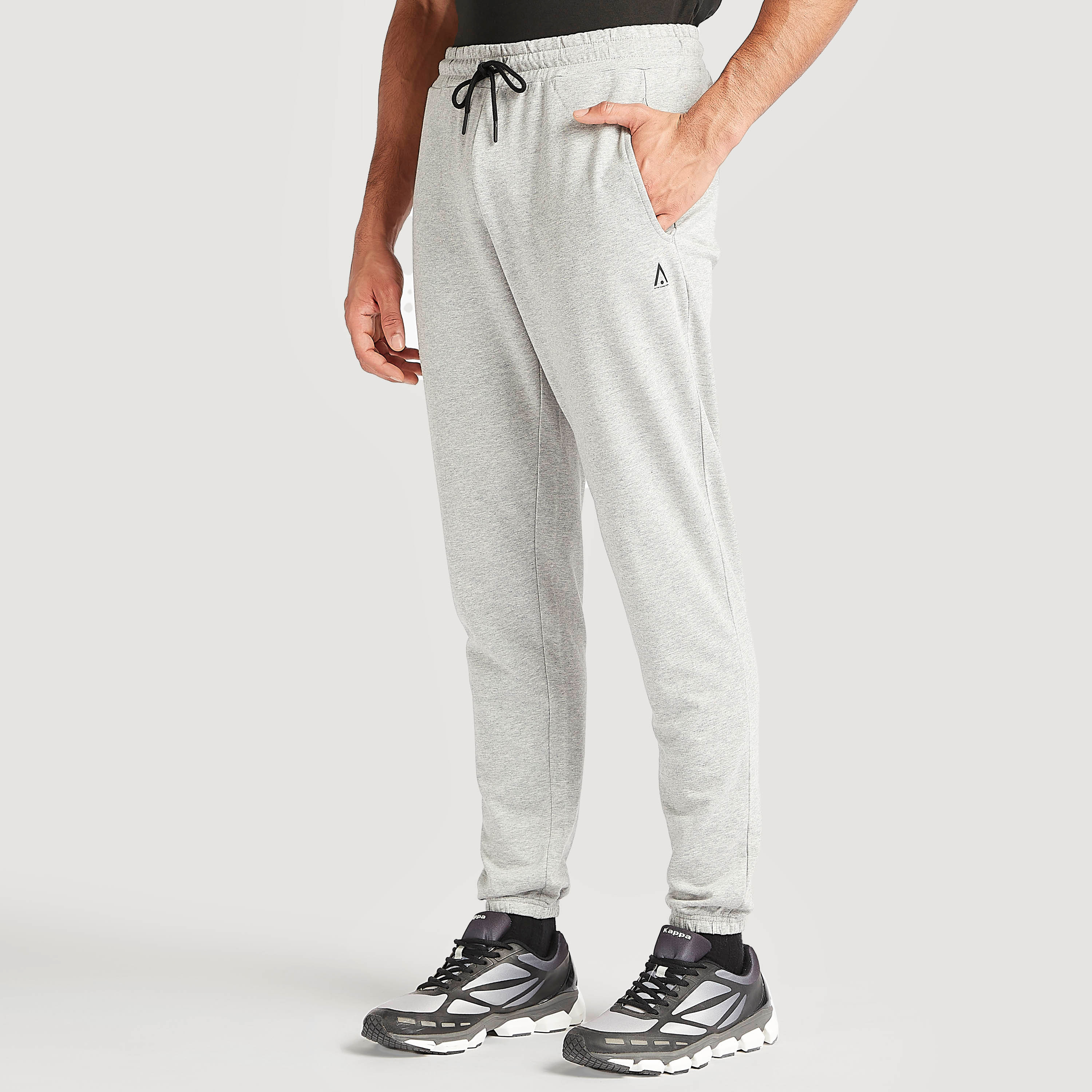 بنطلون رياضي سادة برباط خصر مطّاطي وجيوب-sports-men-clothing-bottoms-image-1