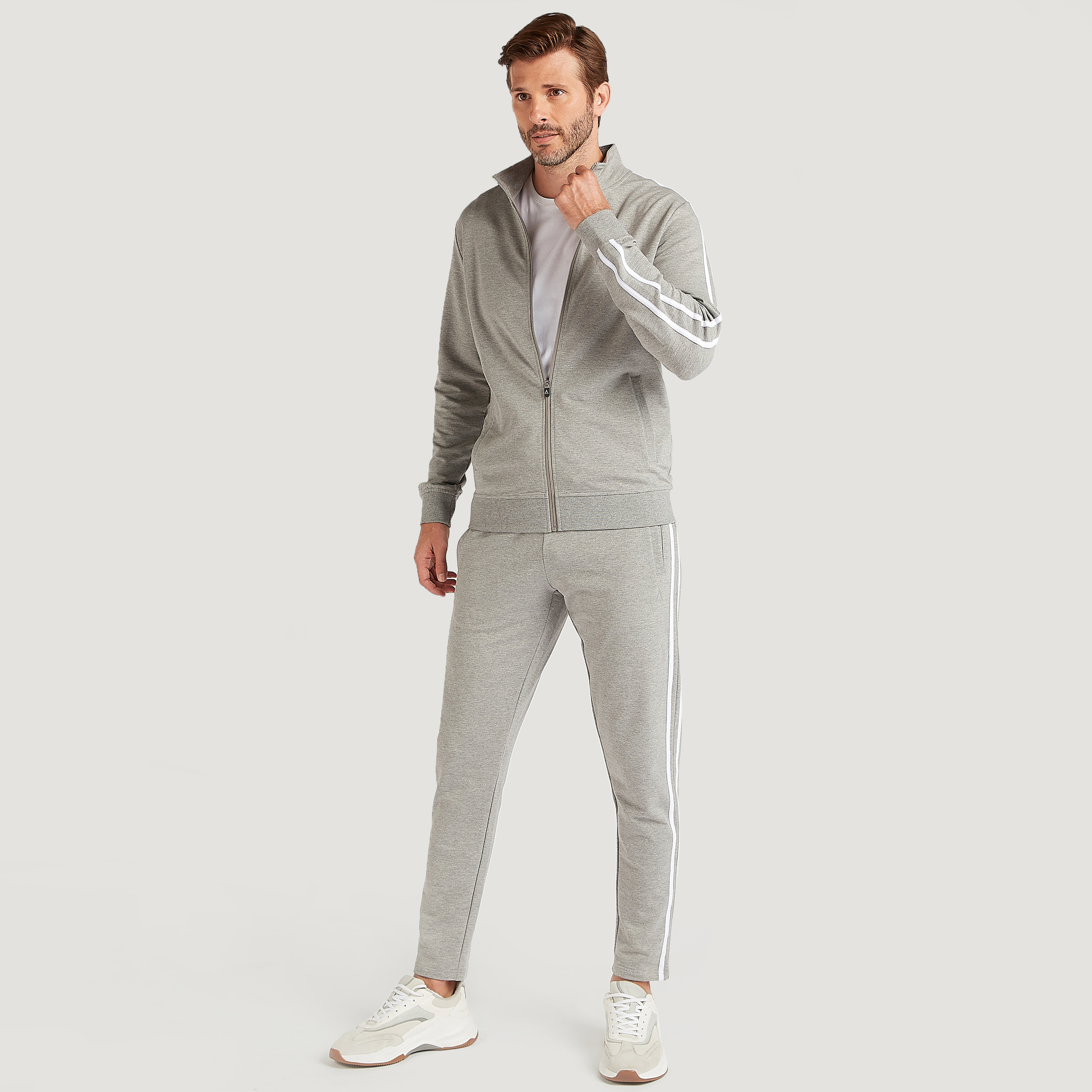 جاكيت سادة بياقة عالية وسحّاب إغلاق وجيوب-men-clothing-jacketsandblazers-jackets-image-2