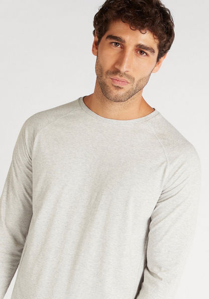 Solid Crew Neck T-shirt with Long Sleeves