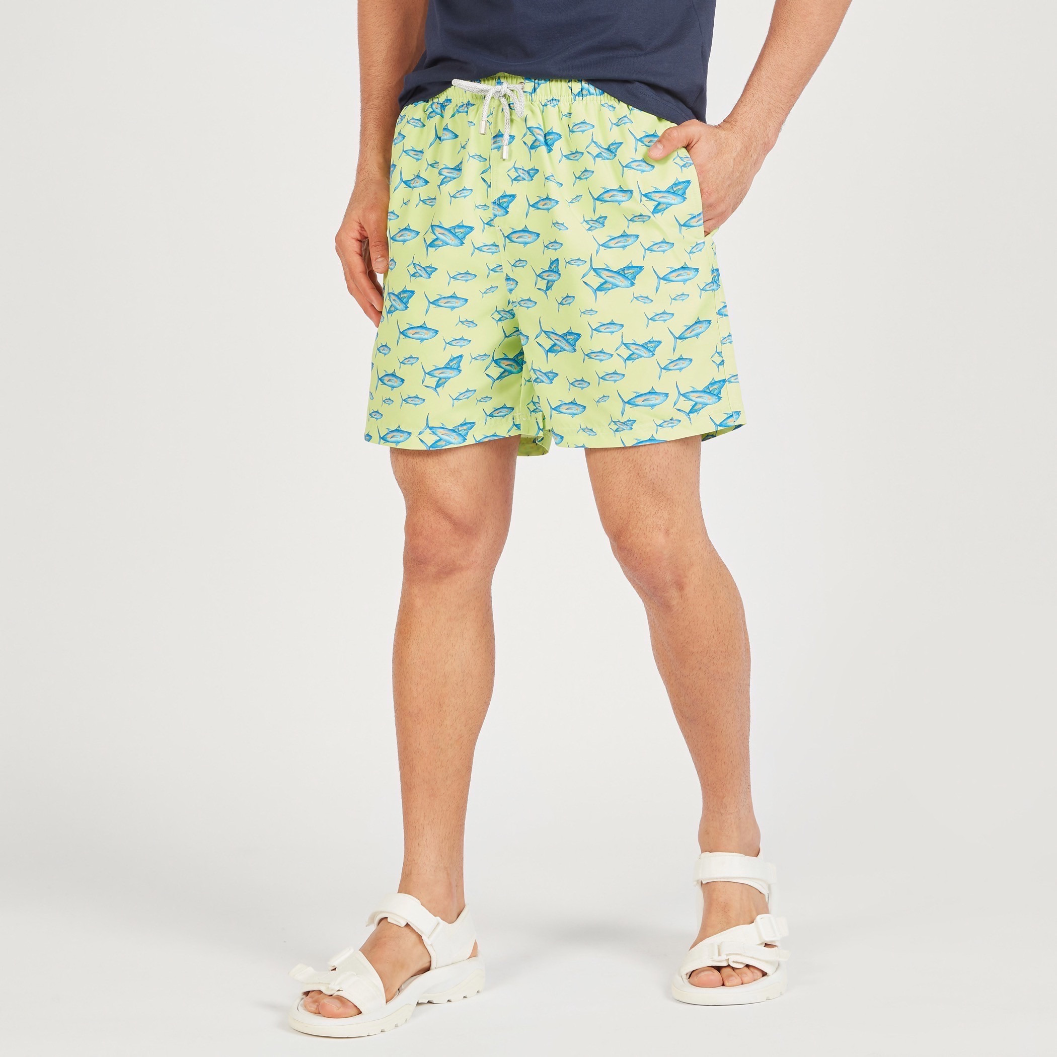شورت رياضي بخصر متوسّط الارتفاع ورباط وجيوب وطبعات-men-clothing-bottoms-shorts-image-1