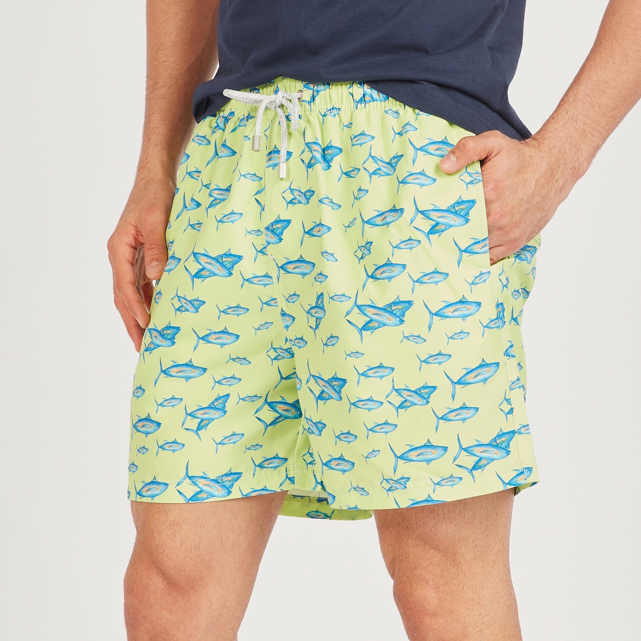 شورت رياضي بخصر متوسّط الارتفاع ورباط وجيوب وطبعات-men-clothing-bottoms-shorts-image-3