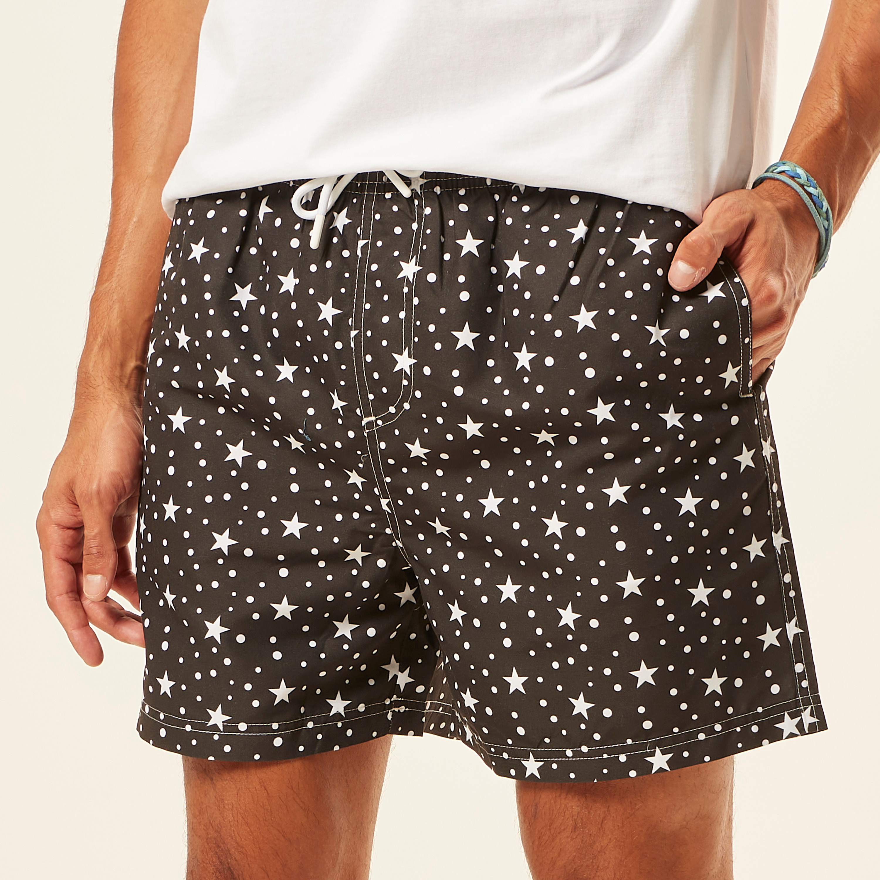 شورت برباط إغلاق وجيوب وطبعات نجوم-sports-men-clothing-bottoms-image-1