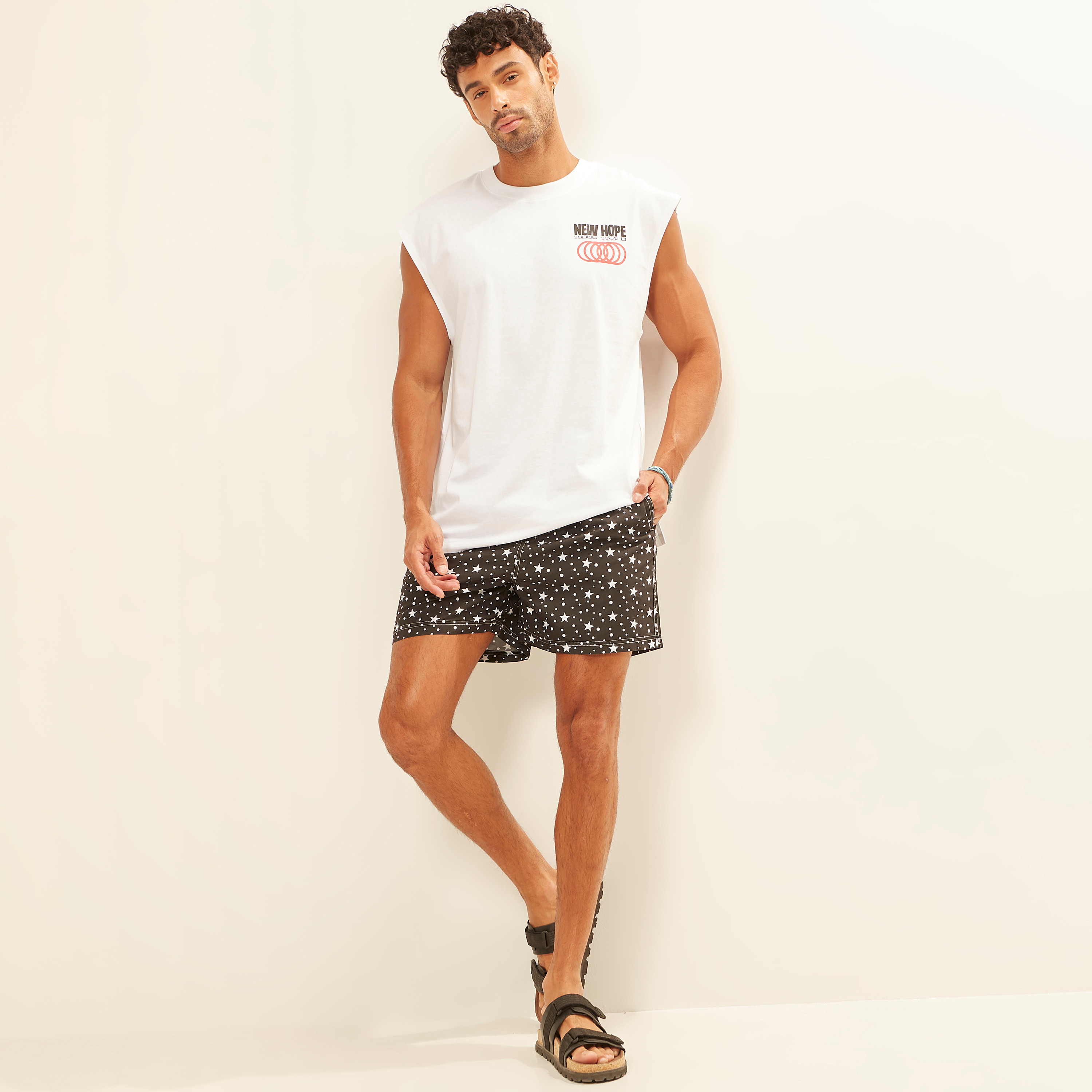 شورت برباط إغلاق وجيوب وطبعات نجوم-sports-men-clothing-bottoms-image-2