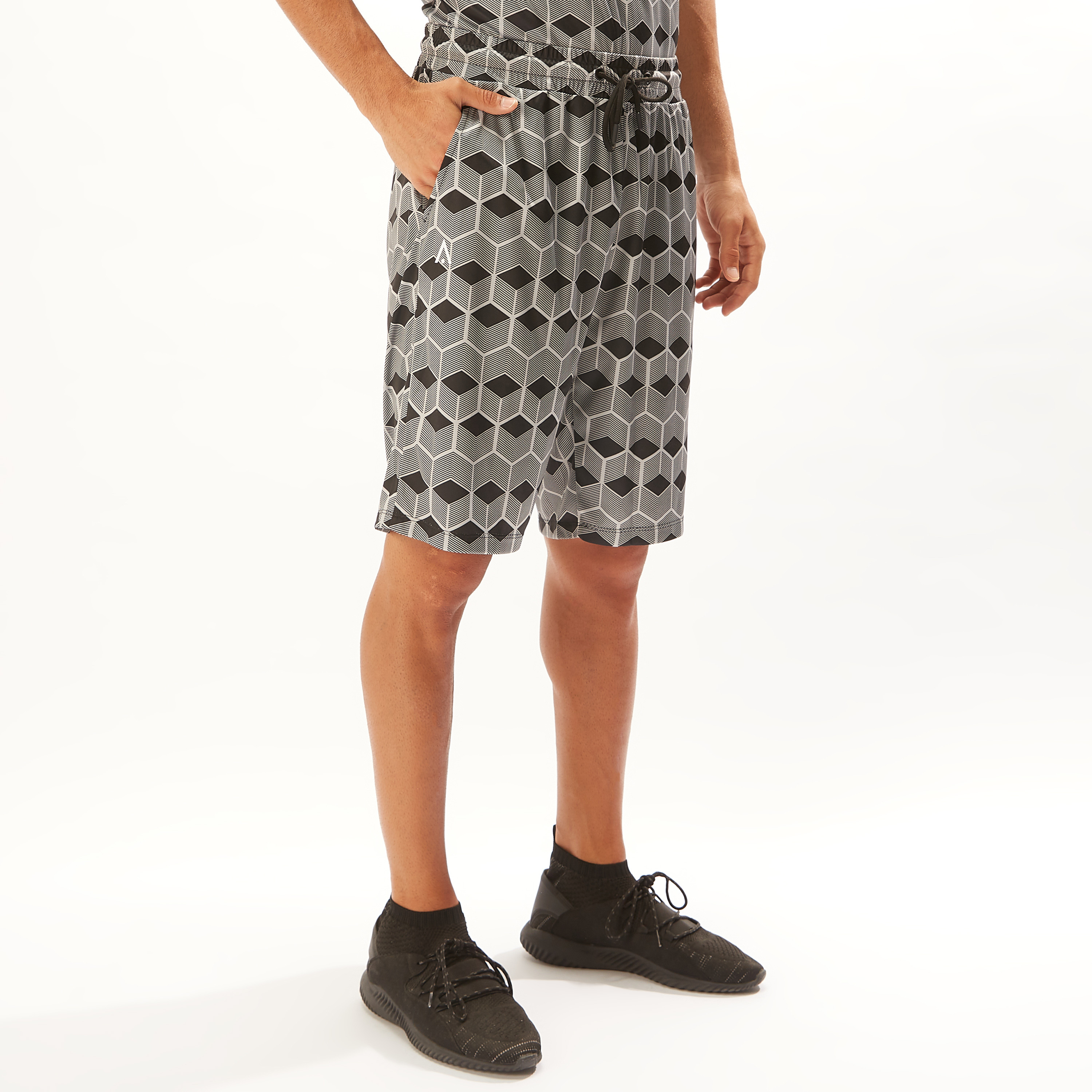 شورت برباط إغلاق وجيوب وطبعات-sports-men-clothing-bottoms-image-1