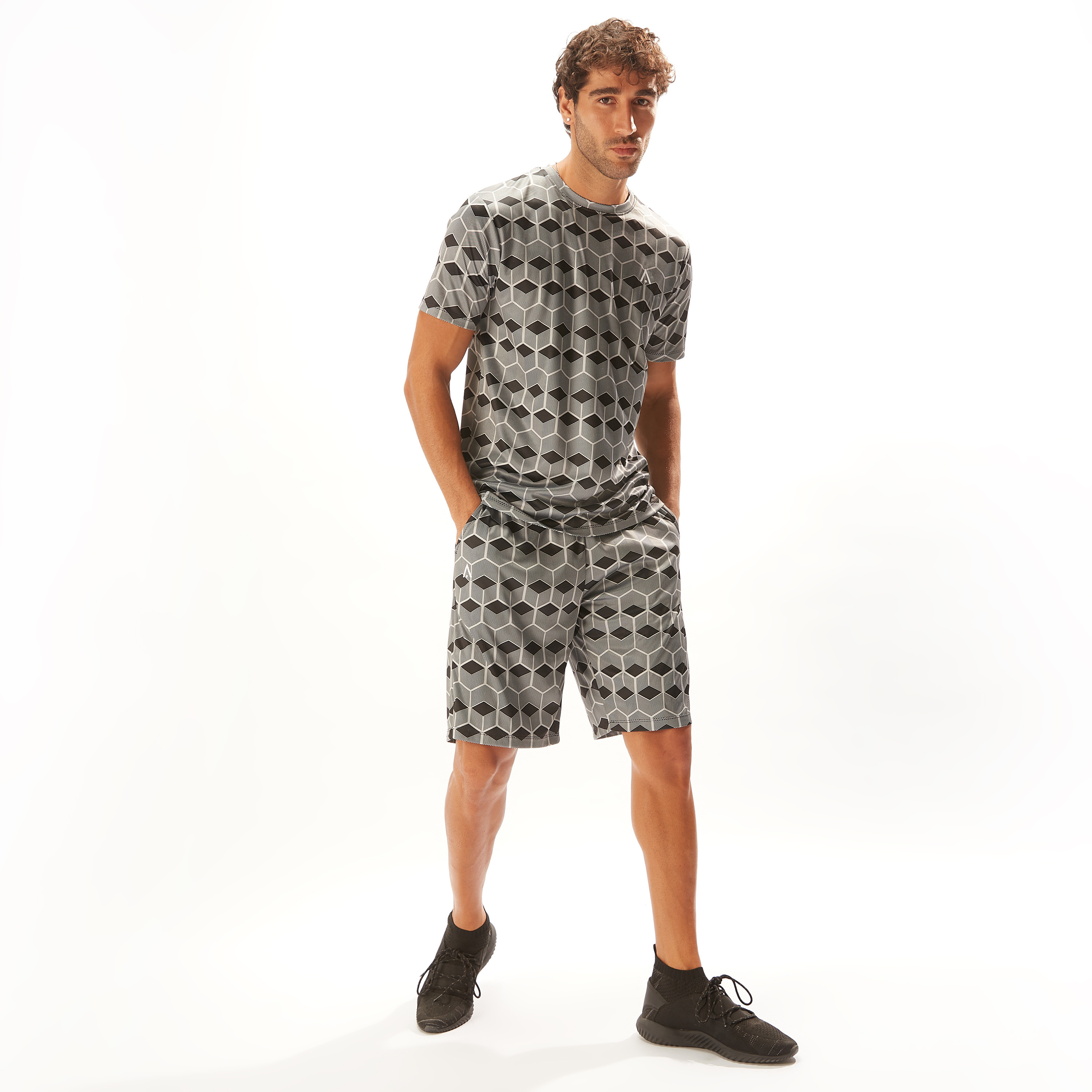 شورت برباط إغلاق وجيوب وطبعات-sports-men-clothing-bottoms-image-2
