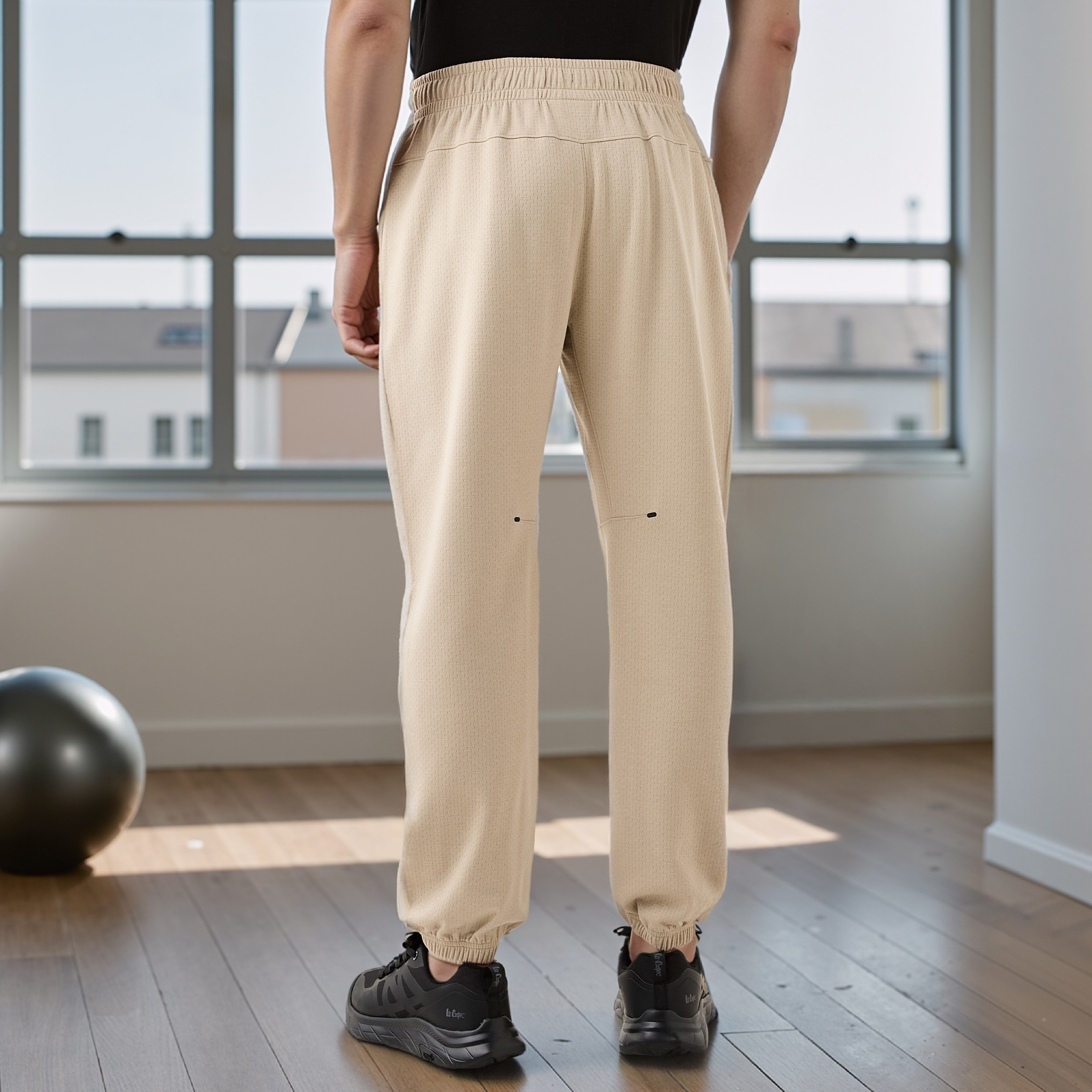 بنطلون رياضي بقصة عادية مع رباط إغلاق-men-clothing-sportswearandactivewear-tracksuits-image-8