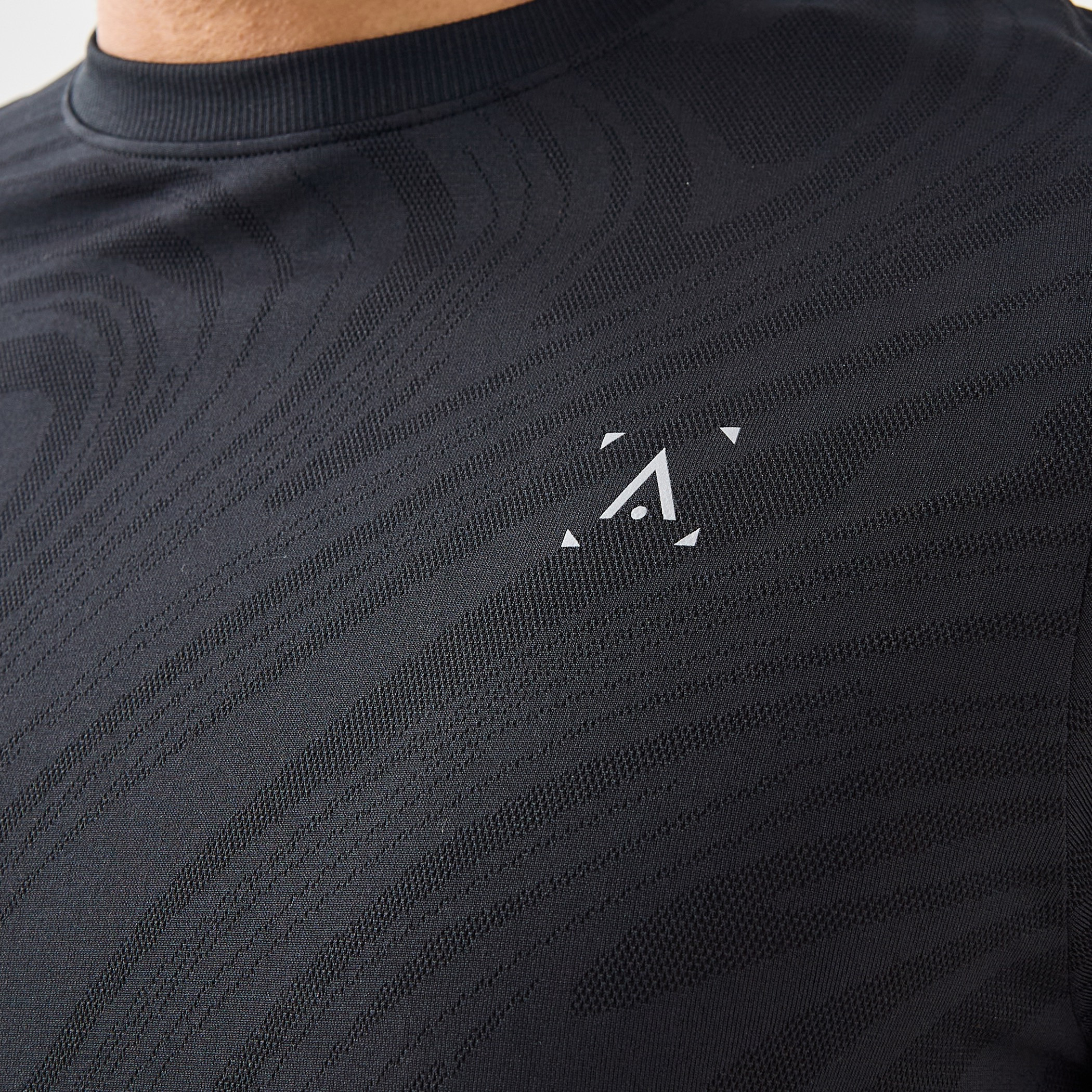 Jacquard Crew Neck T-shirt-men-clothing-sportswearandactivewear-tshirtsandpolos-image-5