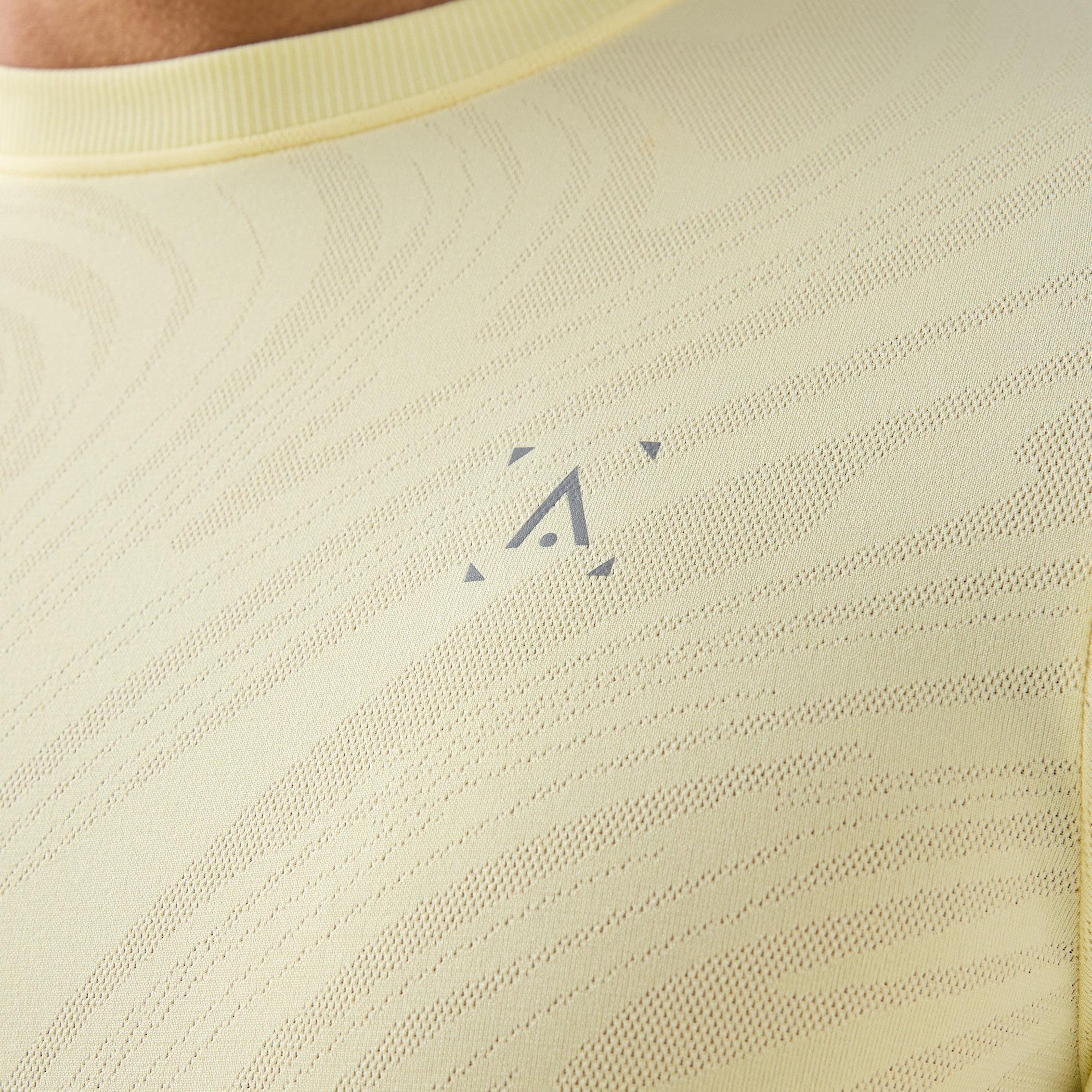 Jacquard Crew Neck T-shirt-men-clothing-sportswearandactivewear-tshirtsandpolos-image-6