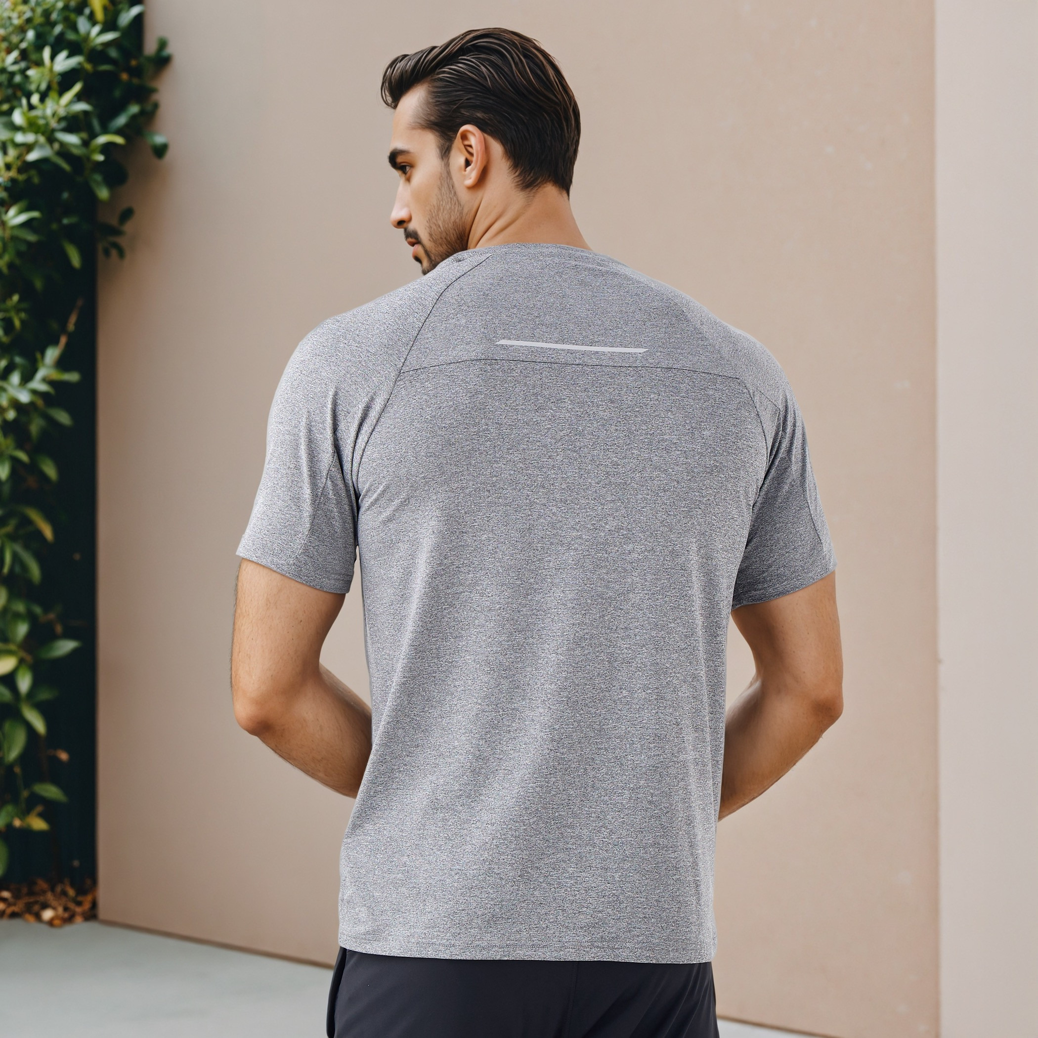 تيشيرت بألواح وأكمام مغايرة-men-clothing-sportswearandactivewear-tshirtsandpolos-image-8