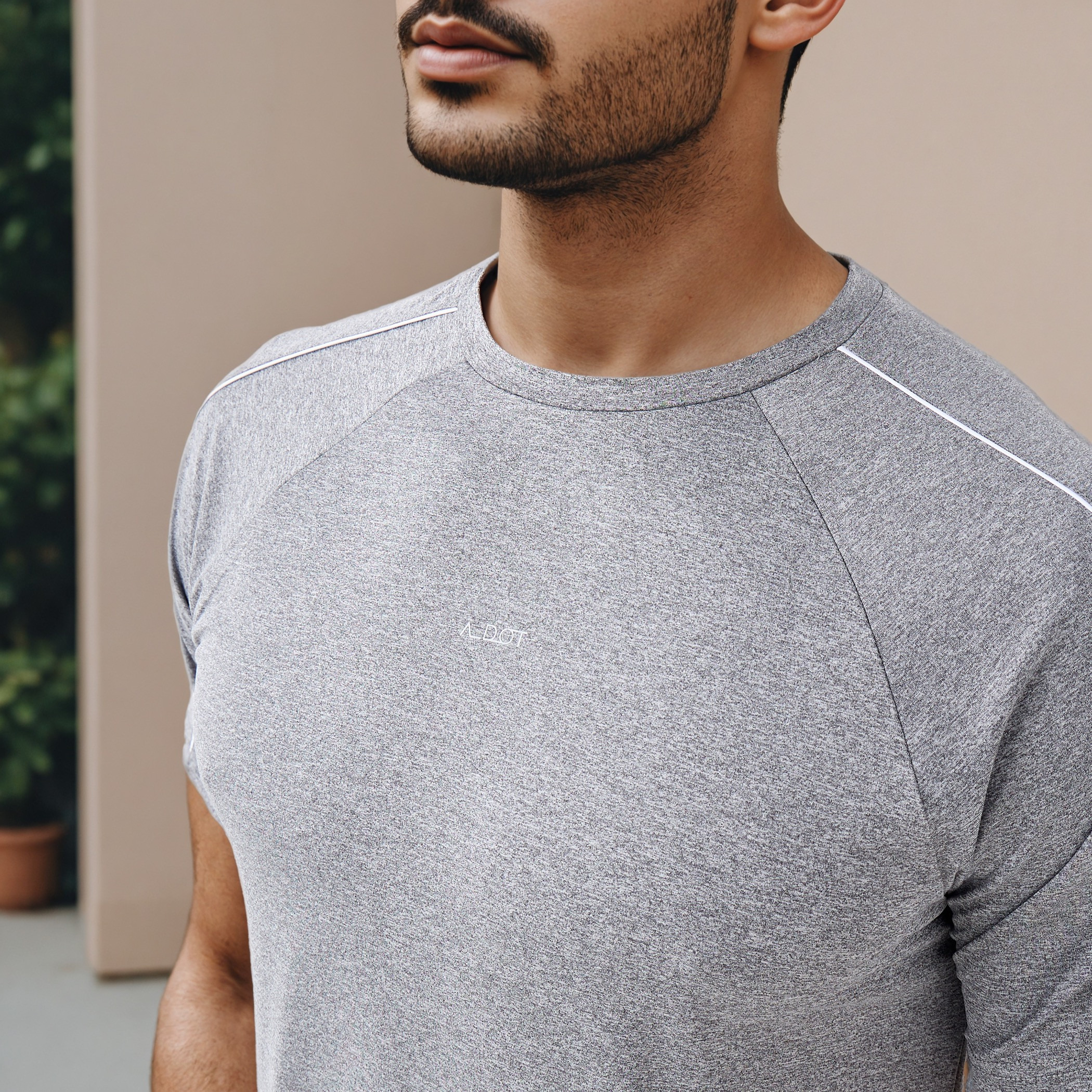 تيشيرت بألواح وأكمام مغايرة-men-clothing-sportswearandactivewear-tshirtsandpolos-image-9