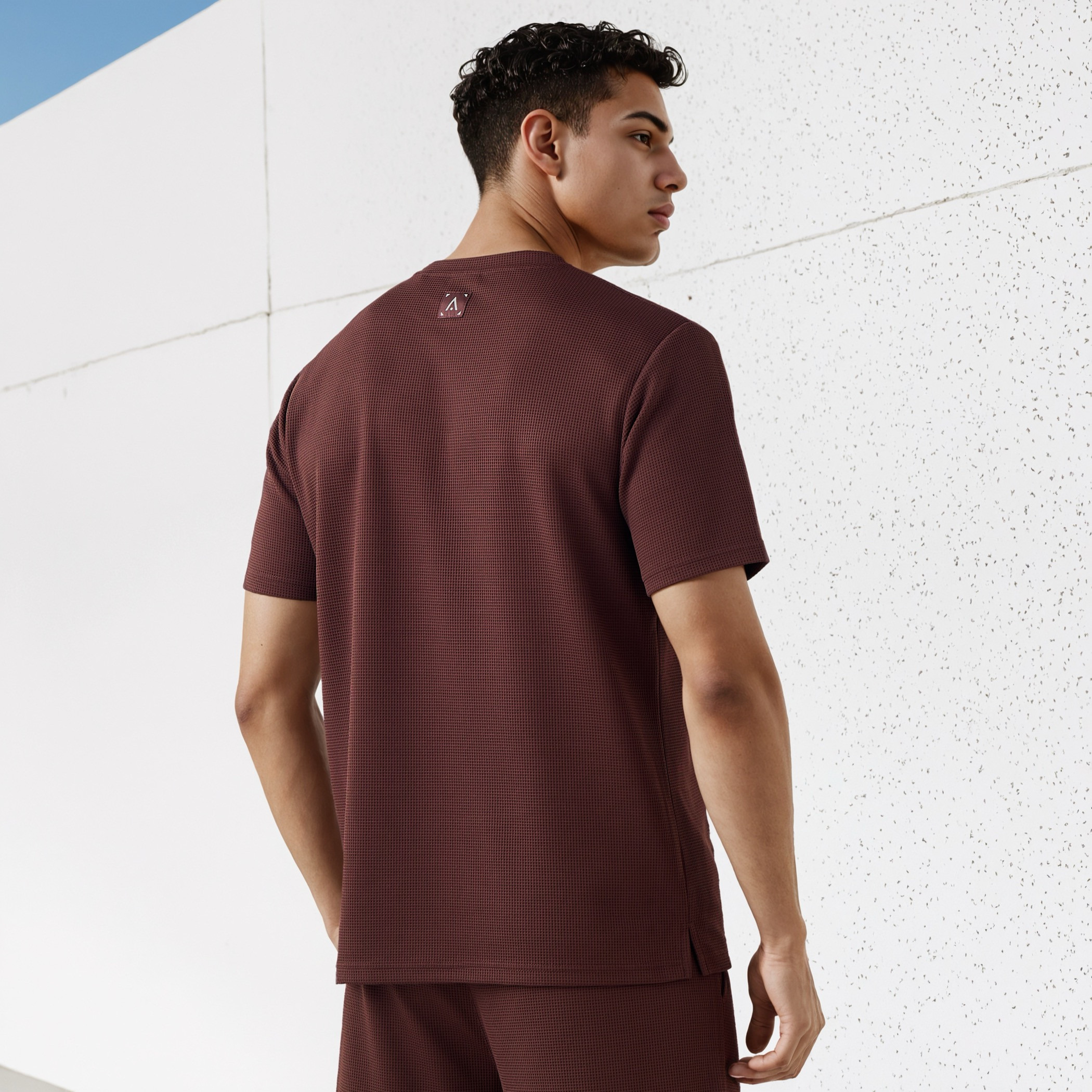 تيشيرت بنمط وافل بارز الملمس-men-clothing-sportswearandactivewear-tshirtsandpolos-image-3
