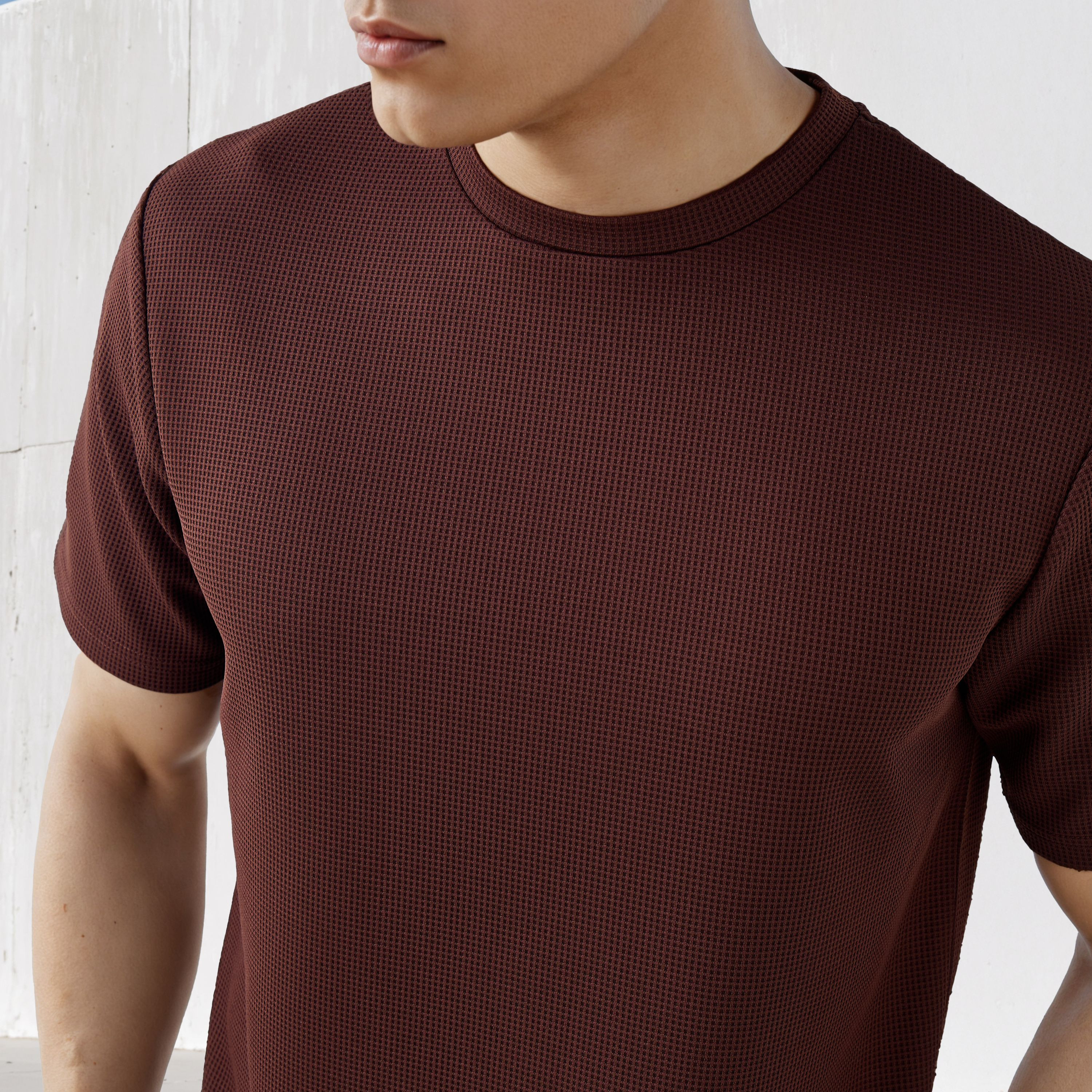 تيشيرت بنمط وافل بارز الملمس-men-clothing-sportswearandactivewear-tshirtsandpolos-image-4