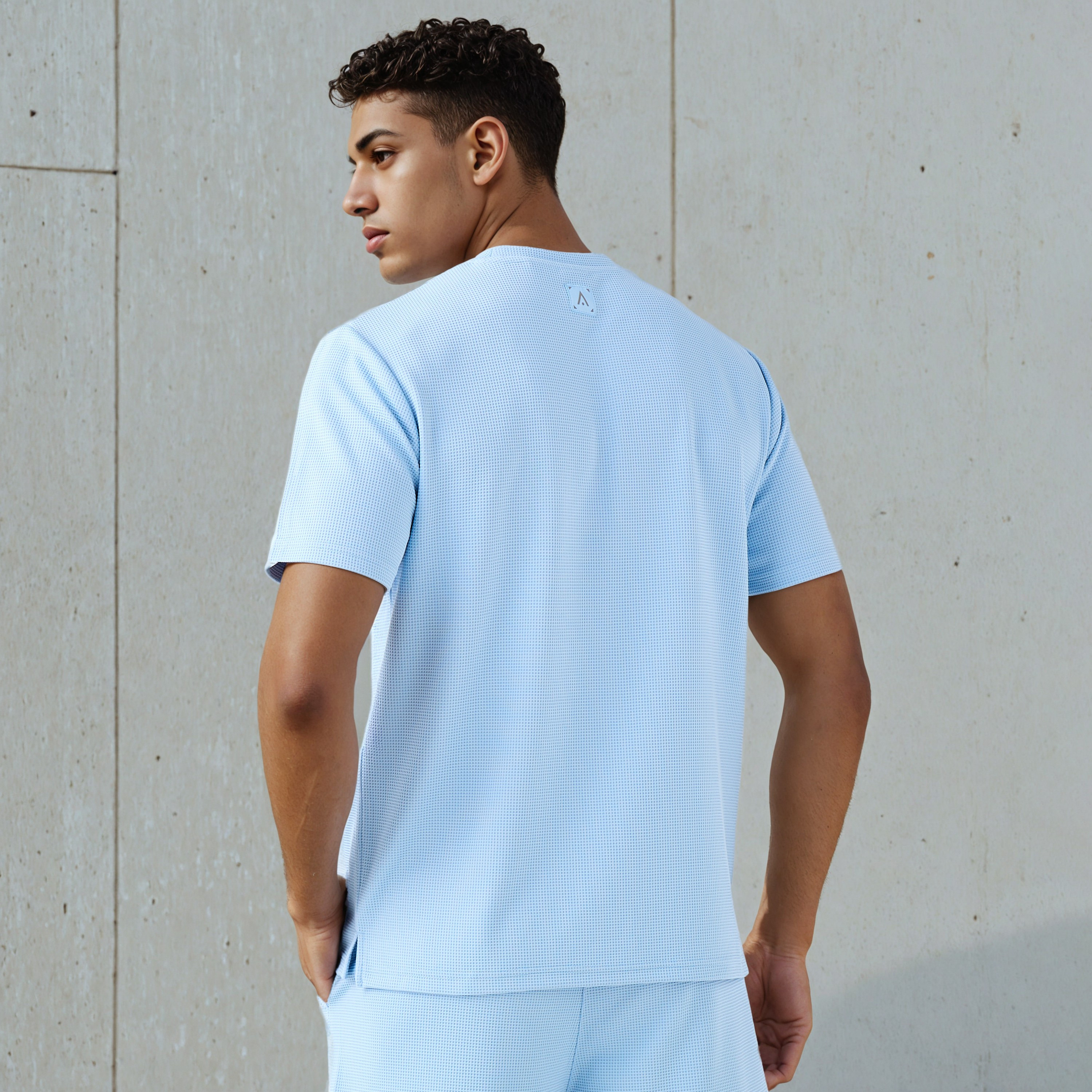 تيشيرت بنمط وافل بارز الملمس-men-clothing-sportswearandactivewear-tshirtsandpolos-image-3