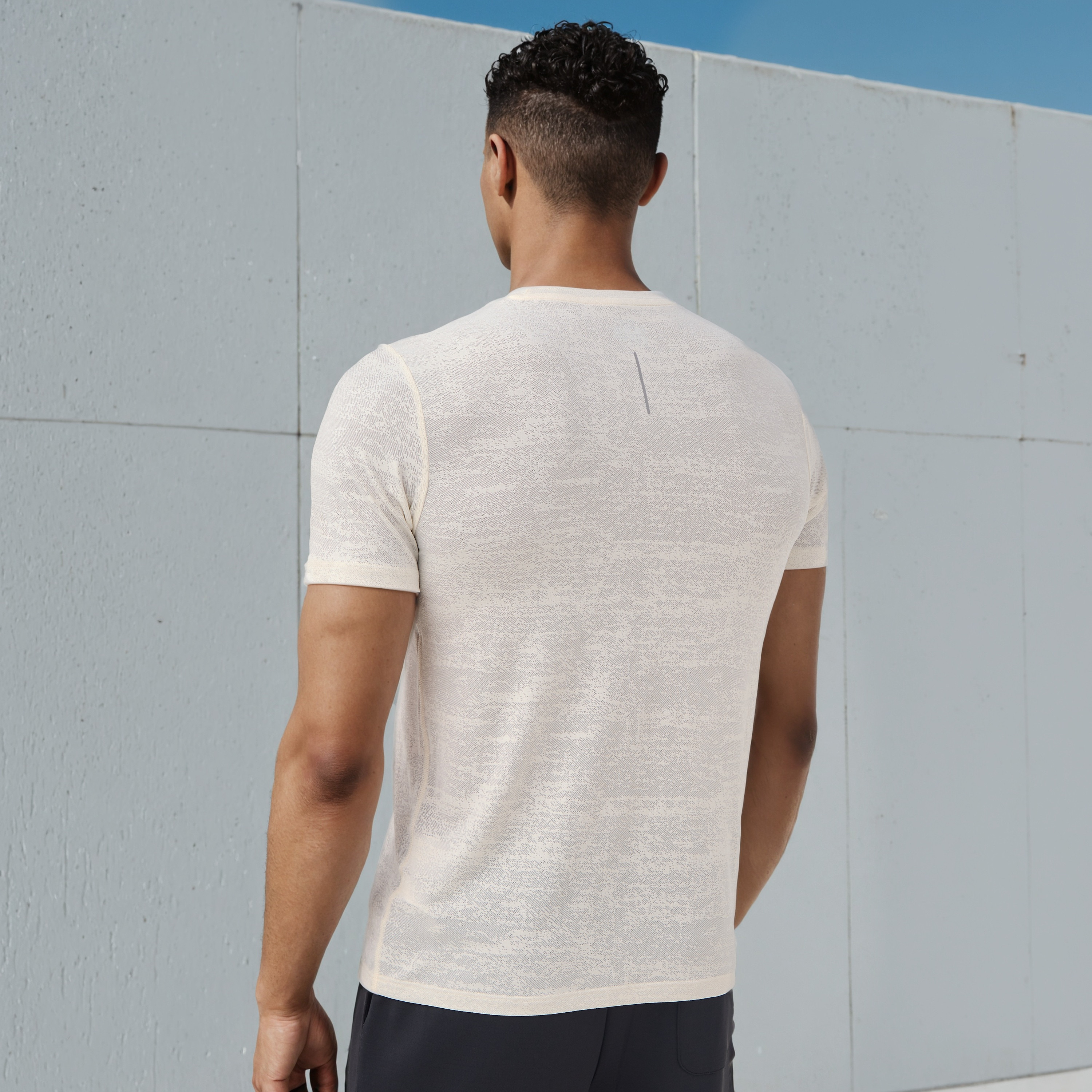 Regular Fit Performance T-shirt-men-clothing-sportswearandactivewear-tshirtsandpolos-image-3