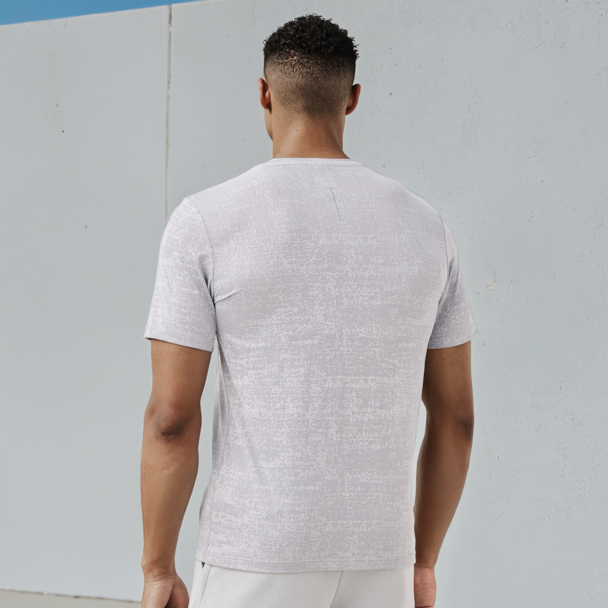 تيشيرت رياضي بقصّة عادية-men-clothing-tshirtsandpolos-tshirts-image-3