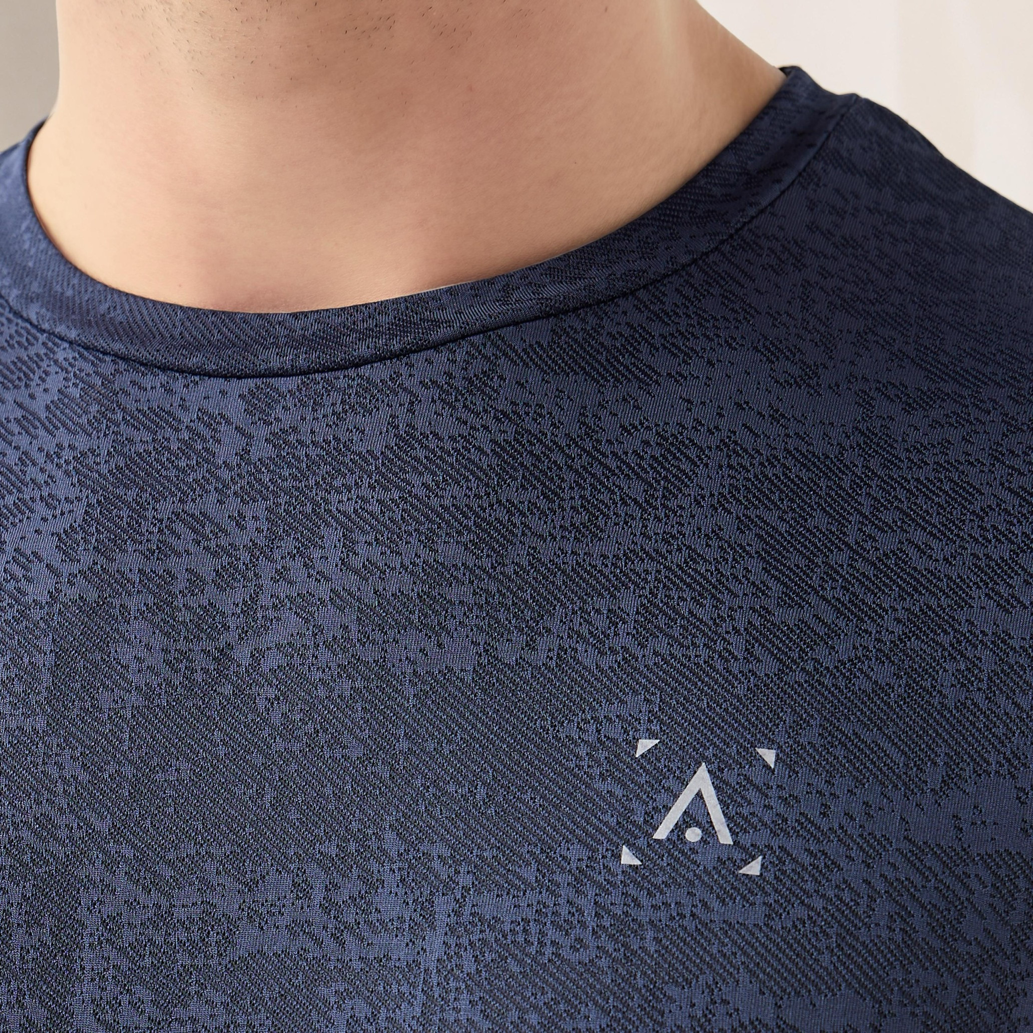 Performance Active T-shirt with Crew Neck-men-clothing-sportswearandactivewear-tshirtsandpolos-image-5