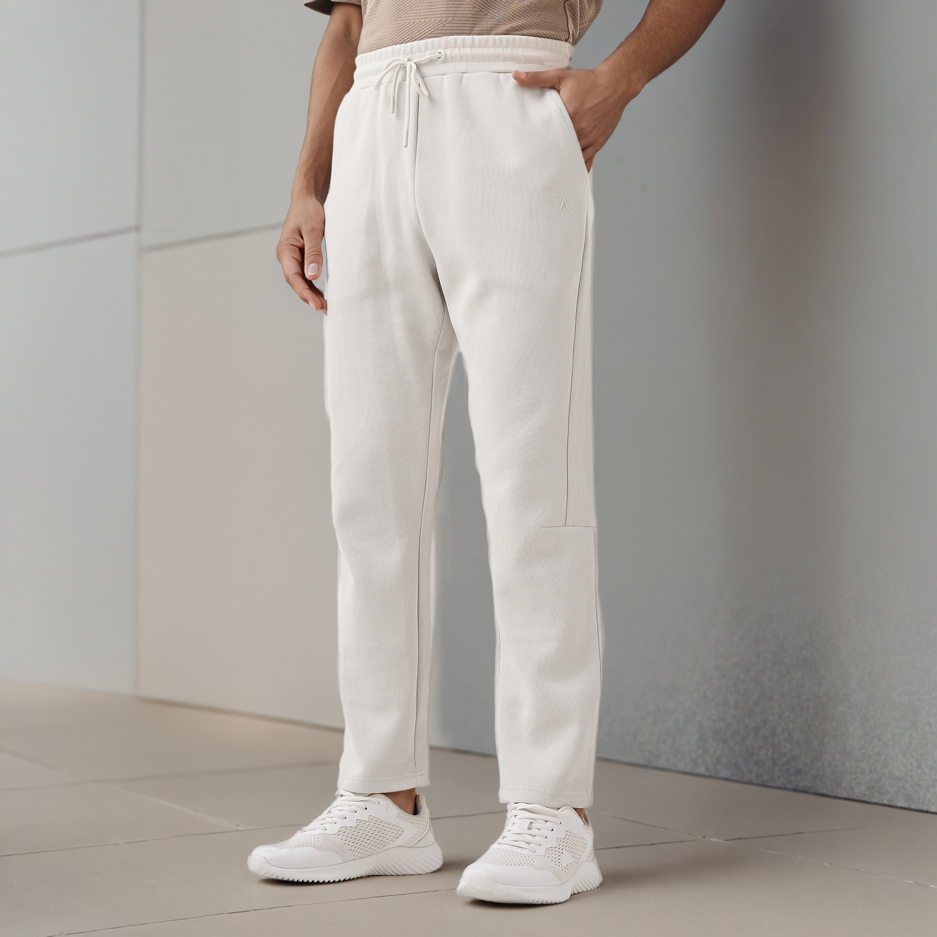بنطلون رياضي بقصّة عادية ورباط إغلاق للرجال-men-clothing-sportswearandactivewear-bottoms-joggers-image-1