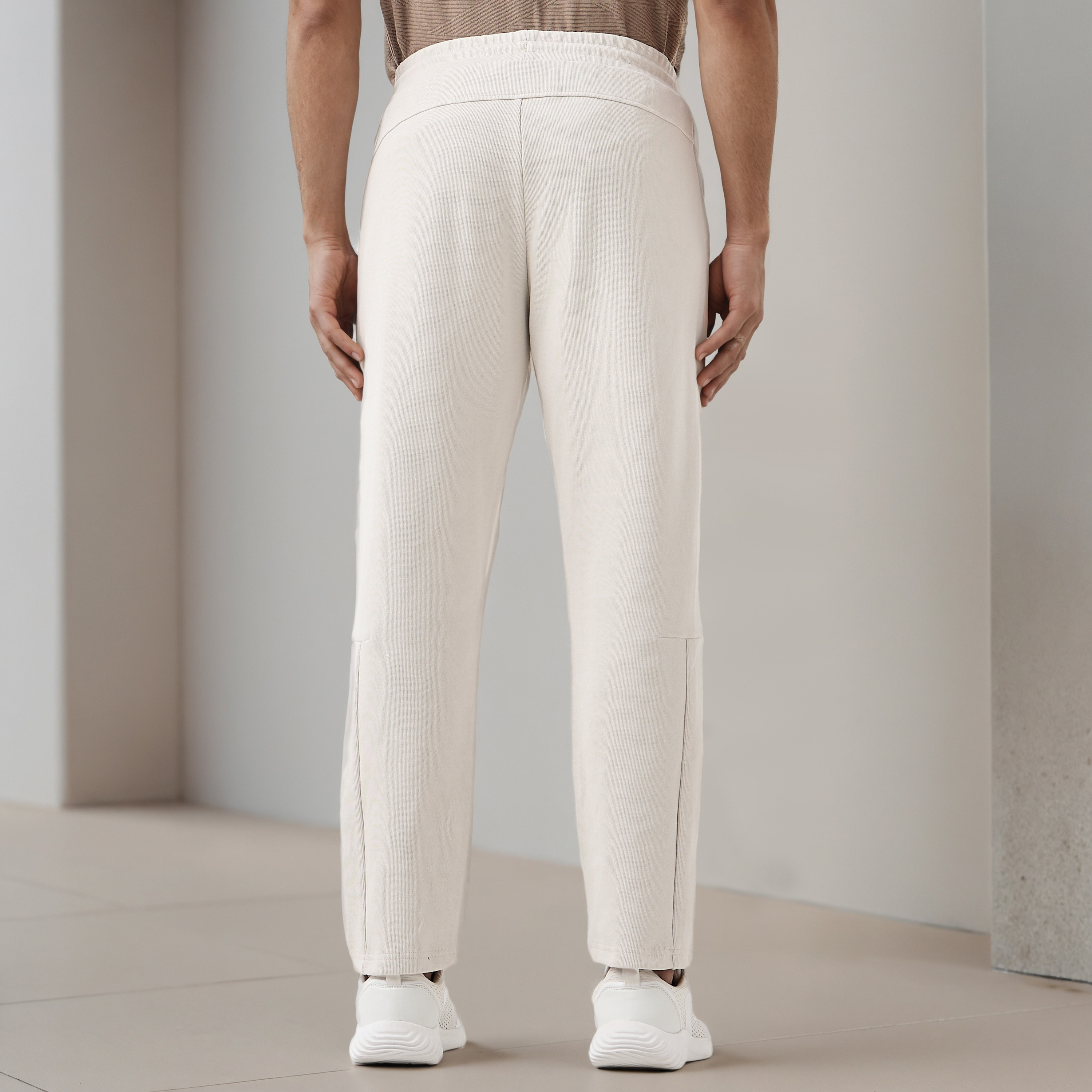 بنطلون رياضي بقصّة عادية ورباط إغلاق للرجال-men-clothing-sportswearandactivewear-bottoms-joggers-image-3
