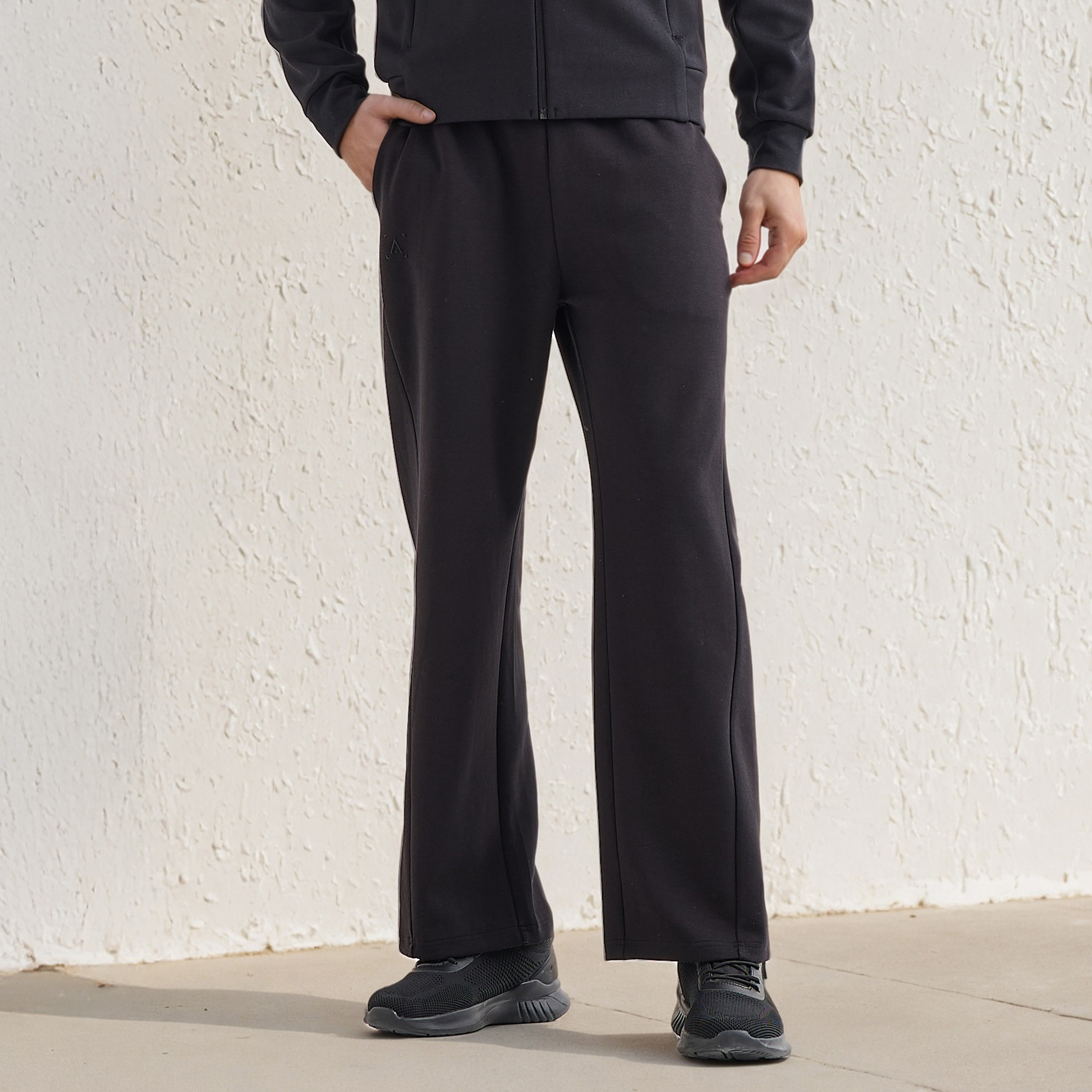 Men Regular Fit Drawstring Waist Track Pants-men-clothing-sportswearandactivewear-tracksuits-image-1